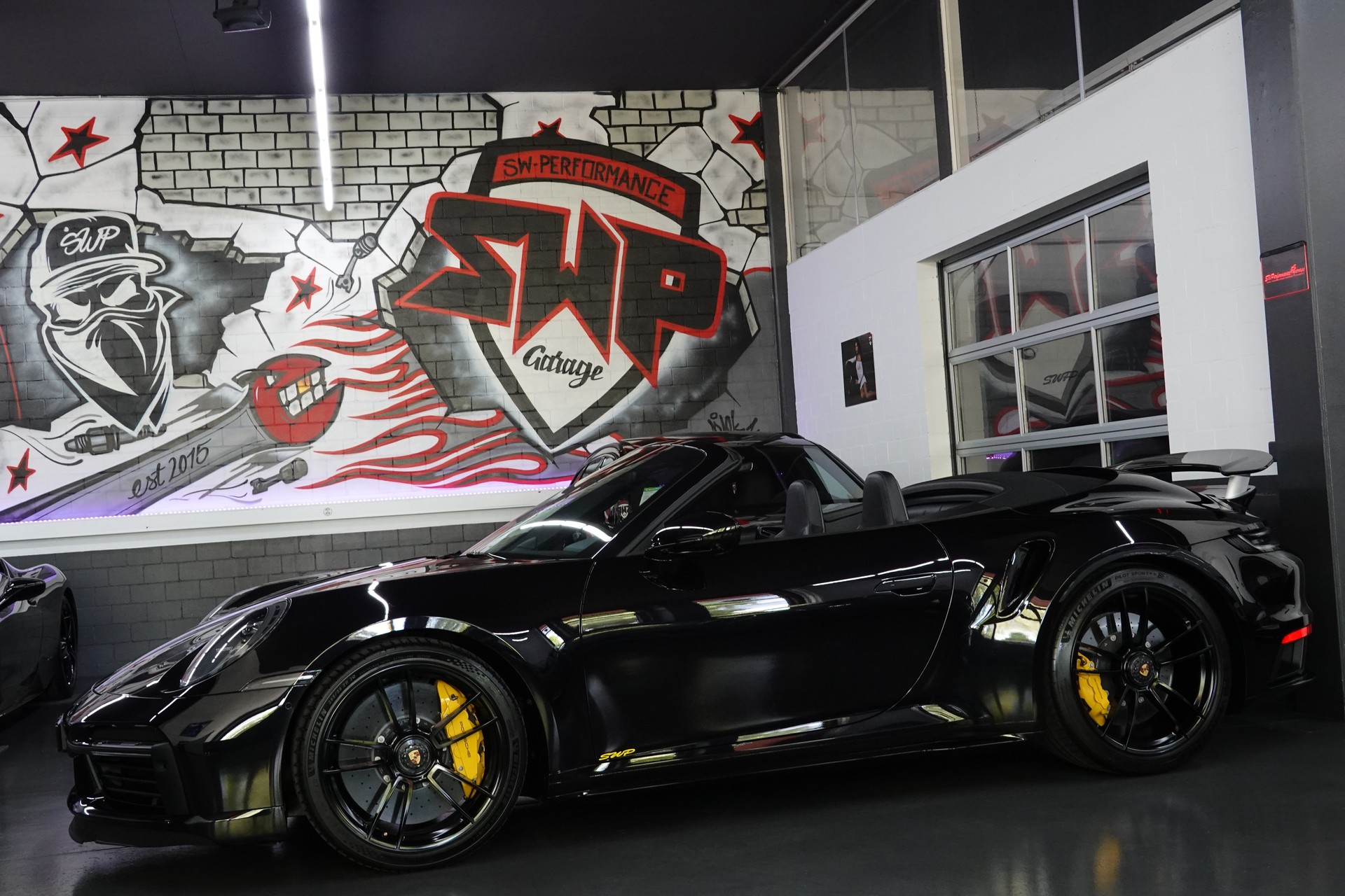 PORSCHE 911 TURBO S CABRIO PDK BLACK CH-FZ LIFTSYSTEM FULL ON TOP-showroom-element-1
