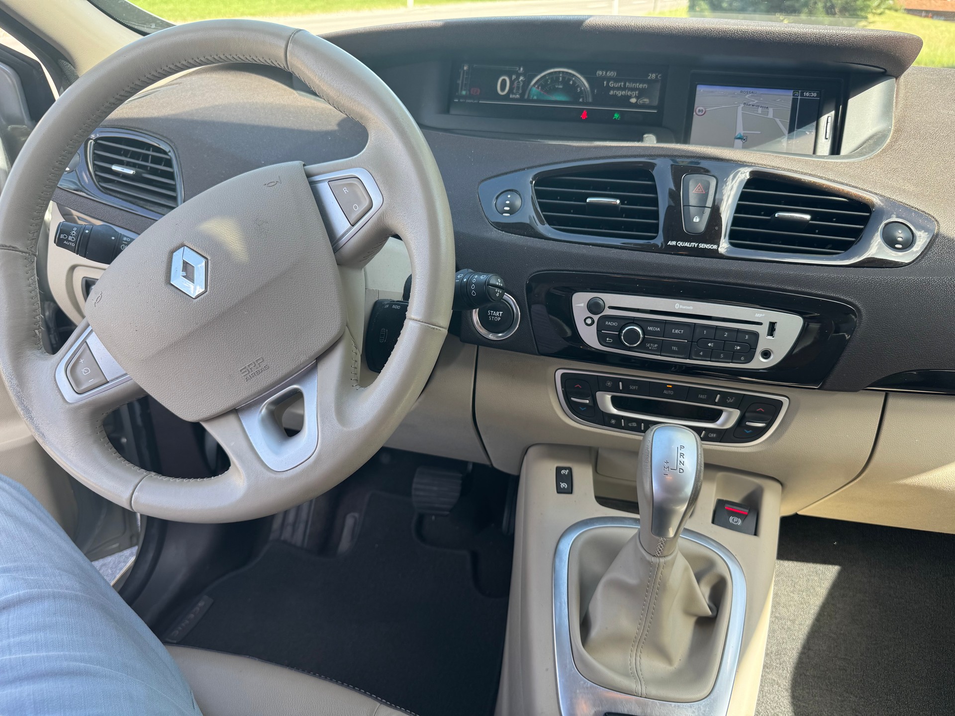 RENAULT Scénic 2.0 dCi Privilège Automatic-image-14