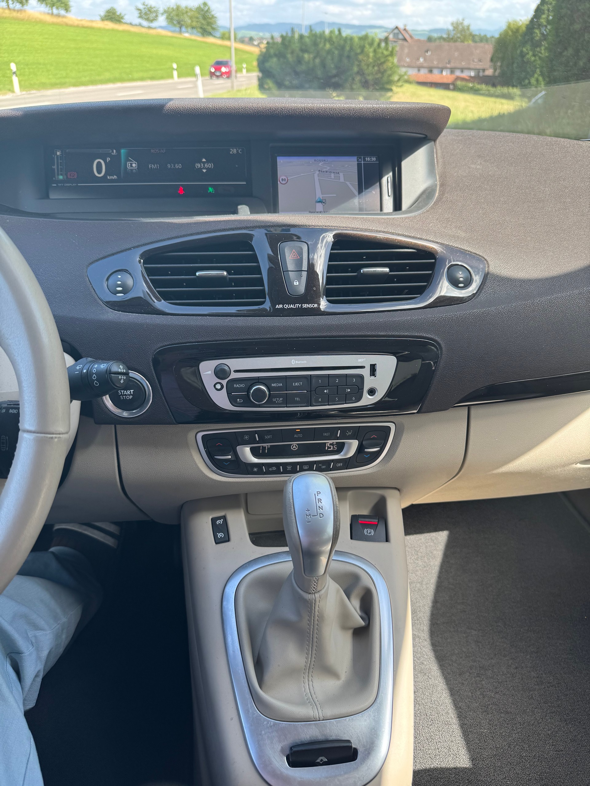 RENAULT Scénic 2.0 dCi Privilège Automatic-image-11