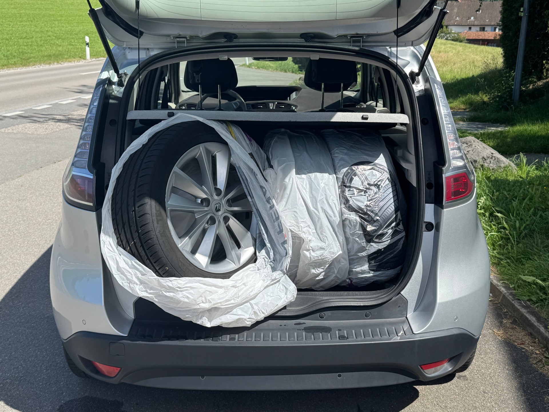 RENAULT Scénic 2.0 dCi Privilège Automatic-image-5