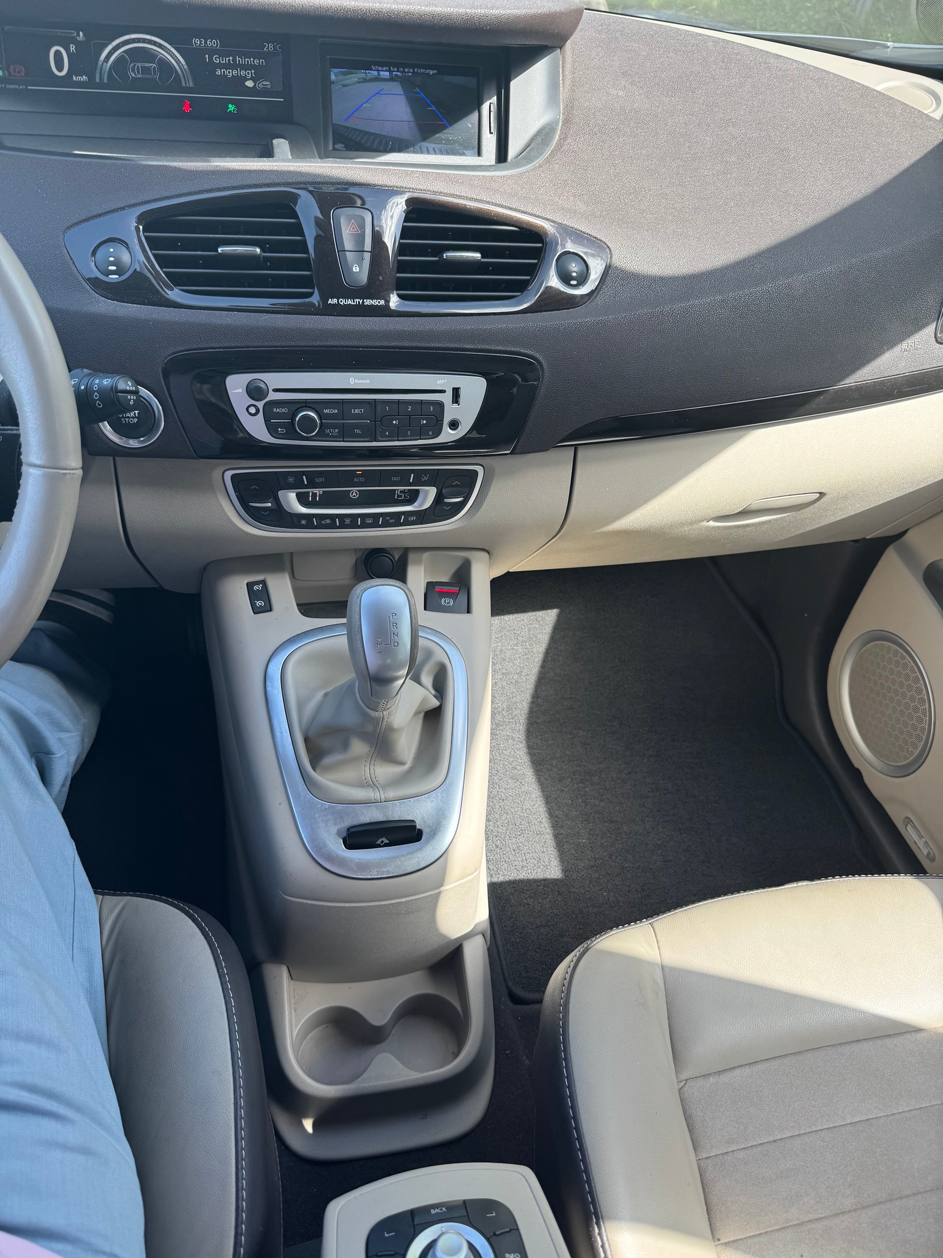 RENAULT Scénic 2.0 dCi Privilège Automatic-image-12