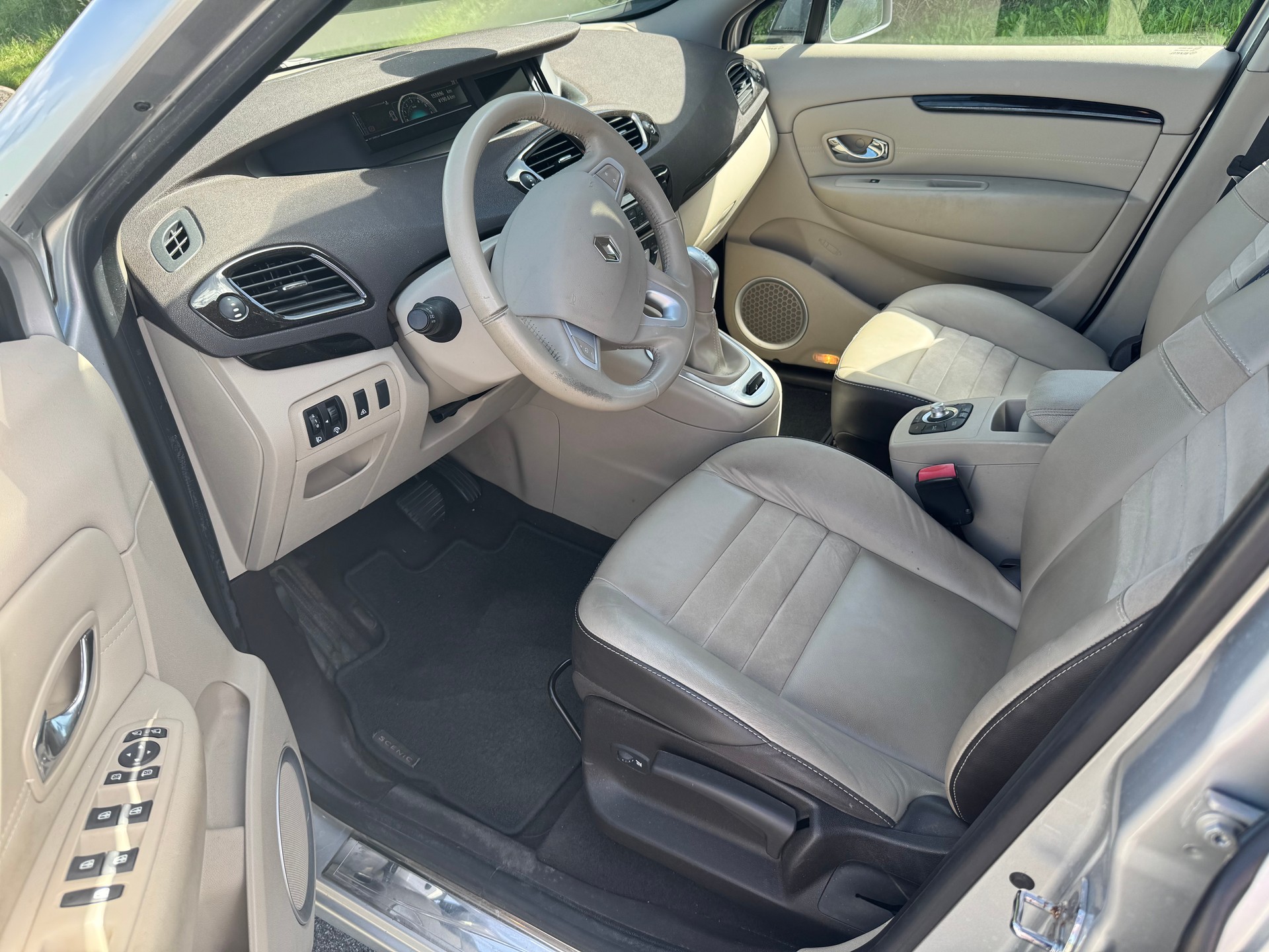 RENAULT Scénic 2.0 dCi Privilège Automatic-image-7