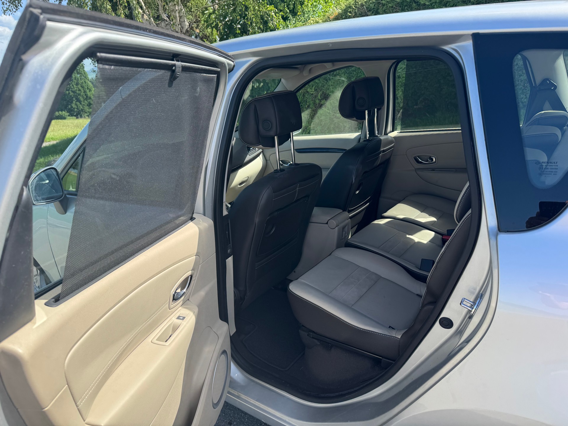 RENAULT Scénic 2.0 dCi Privilège Automatic-image-9