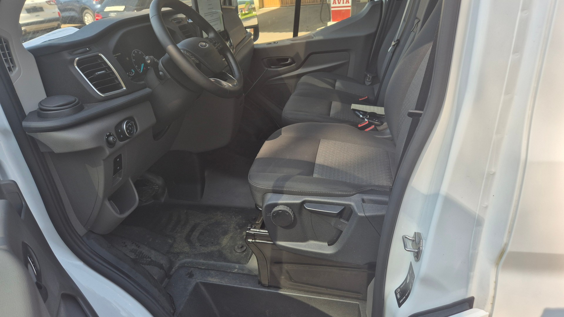 FORD E-Transit Van 350 L3H3 Trend RWD 68kWh-image-8