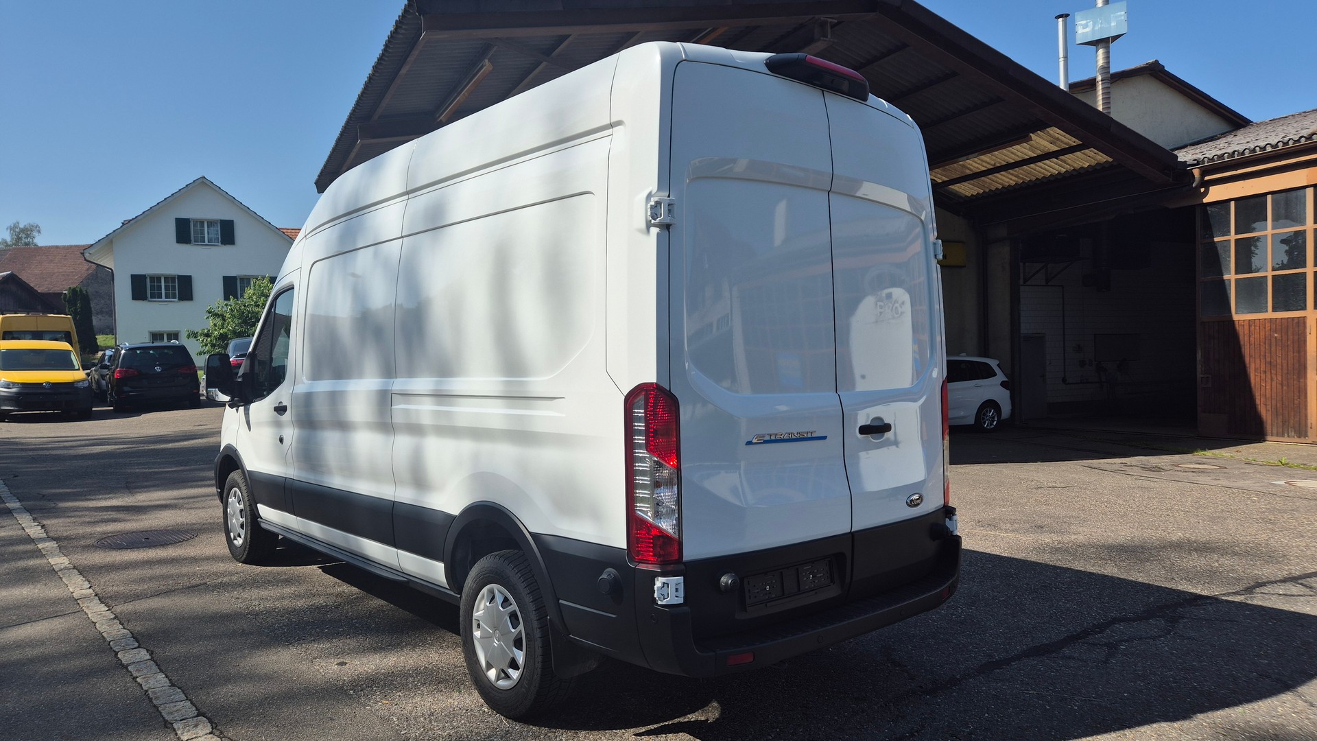 FORD E-Transit Van 350 L3H3 Trend RWD 68kWh-image-4