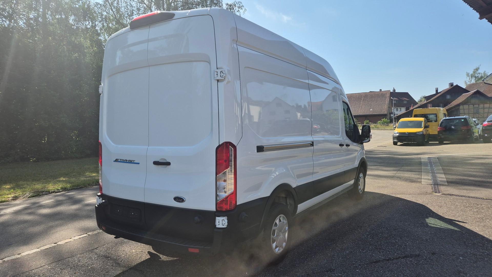 FORD E-Transit Van 350 L3H3 Trend RWD 68kWh-showroom-element-3