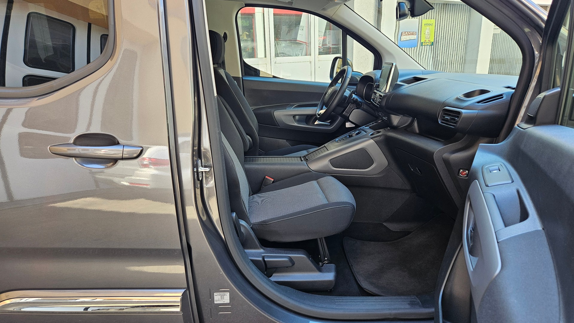TOYOTA Proace City Verso 1.5 Trend Long Automatik-image-13