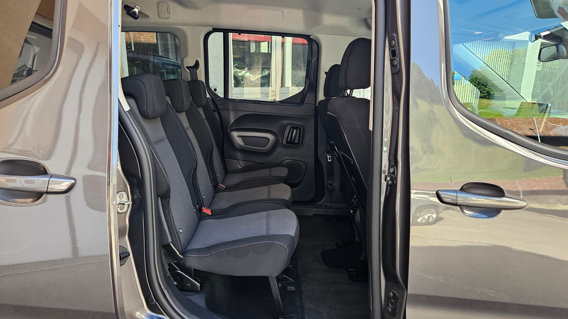 TOYOTA Proace City Verso 1.5 Trend Long Automatik-image-12