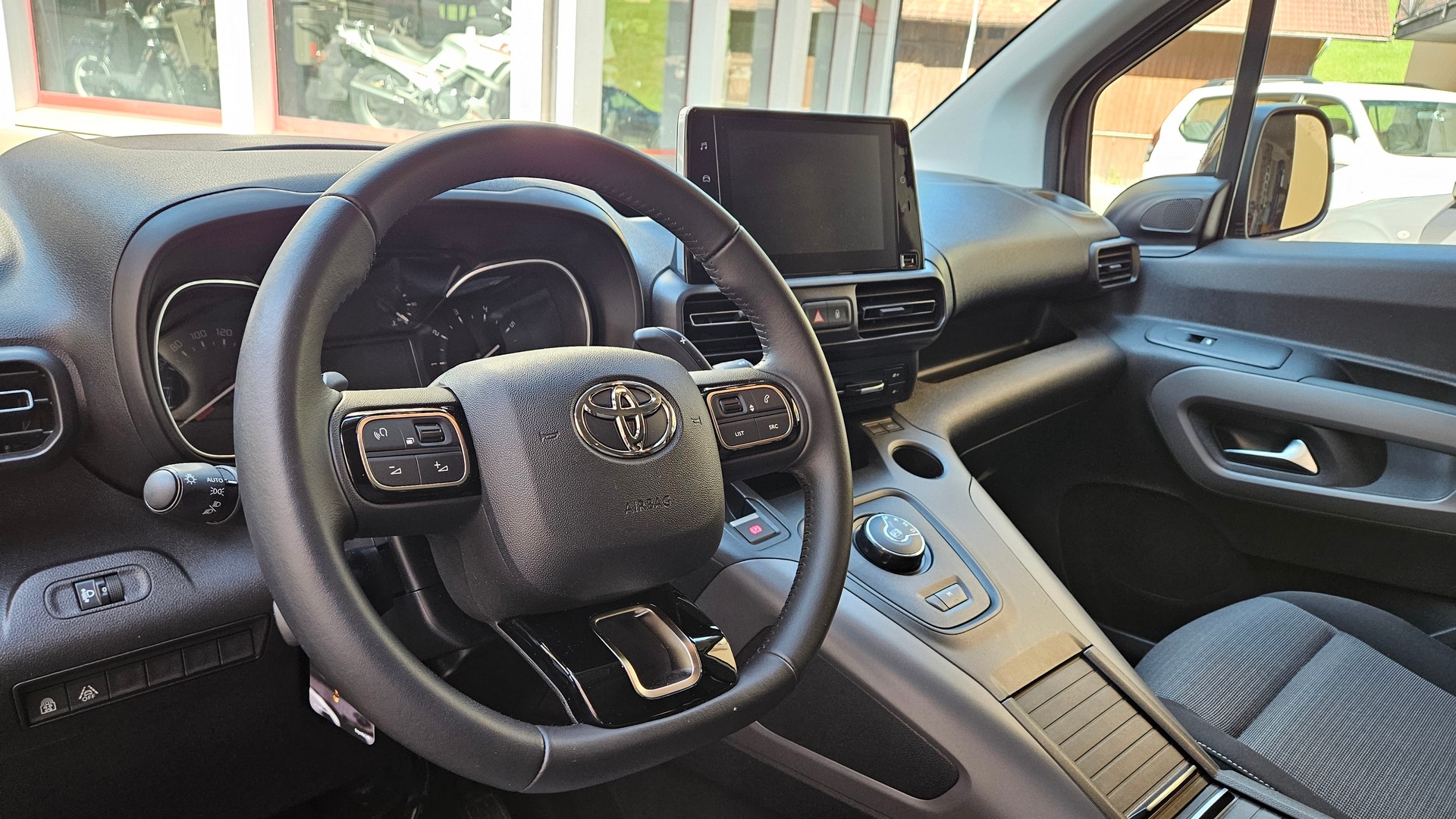 TOYOTA Proace City Verso 1.5 Trend Long Automatik-image-14