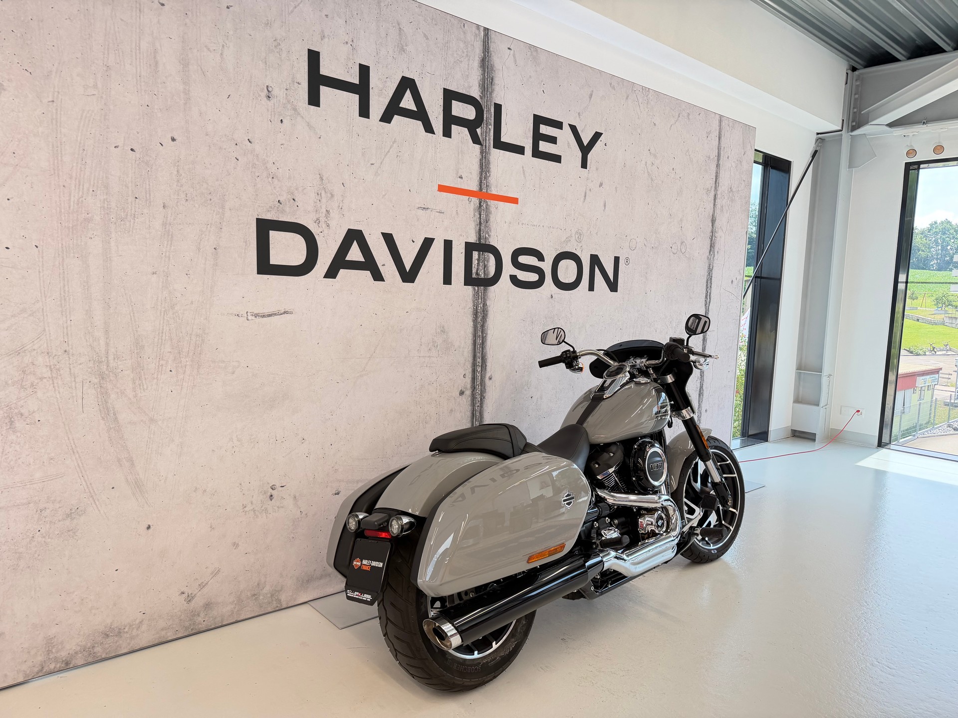HARLEY-DAVIDSON FLSB Sport Glide 107-image-2