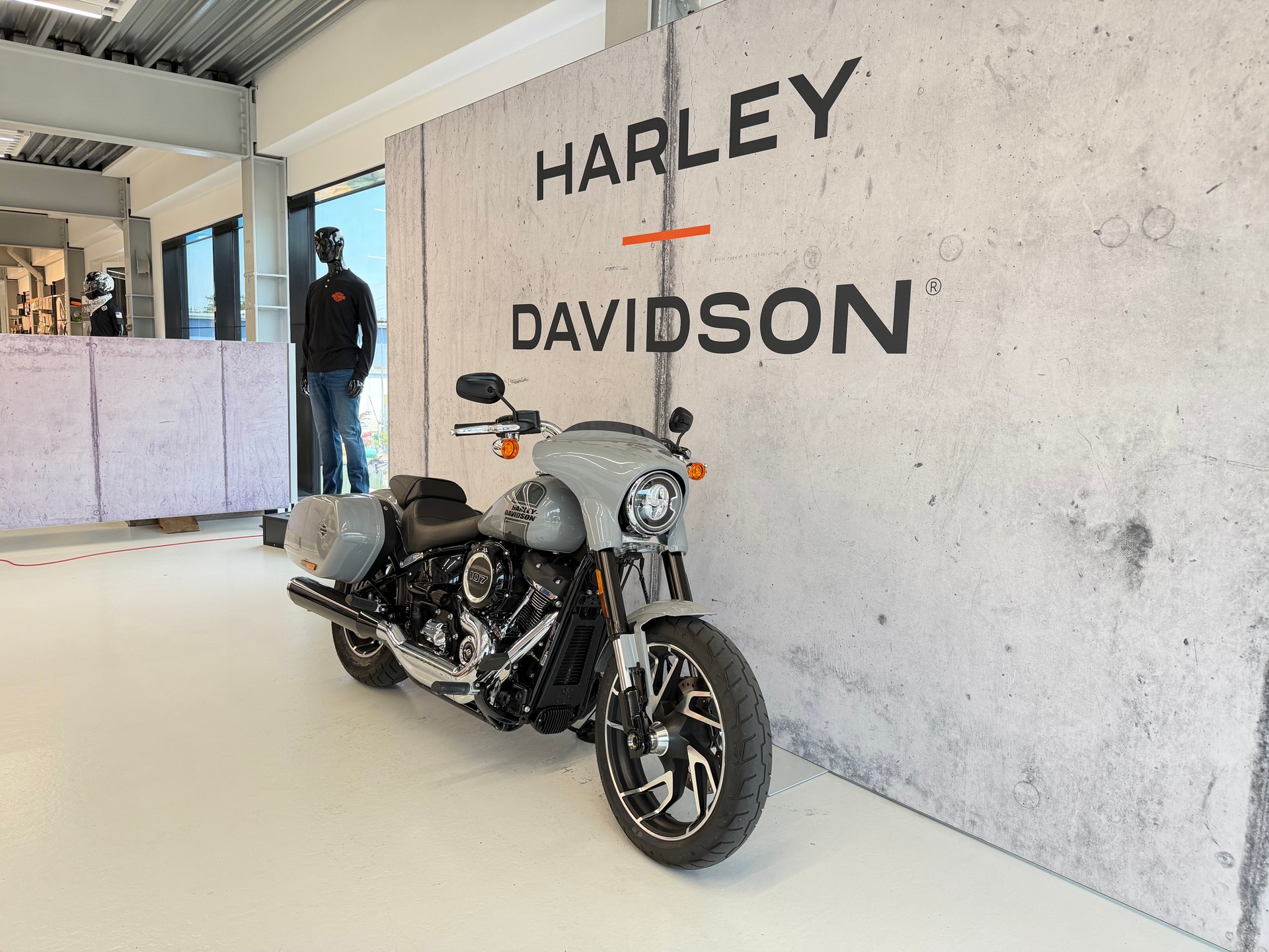 HARLEY-DAVIDSON FLSB Sport Glide 107-image-1