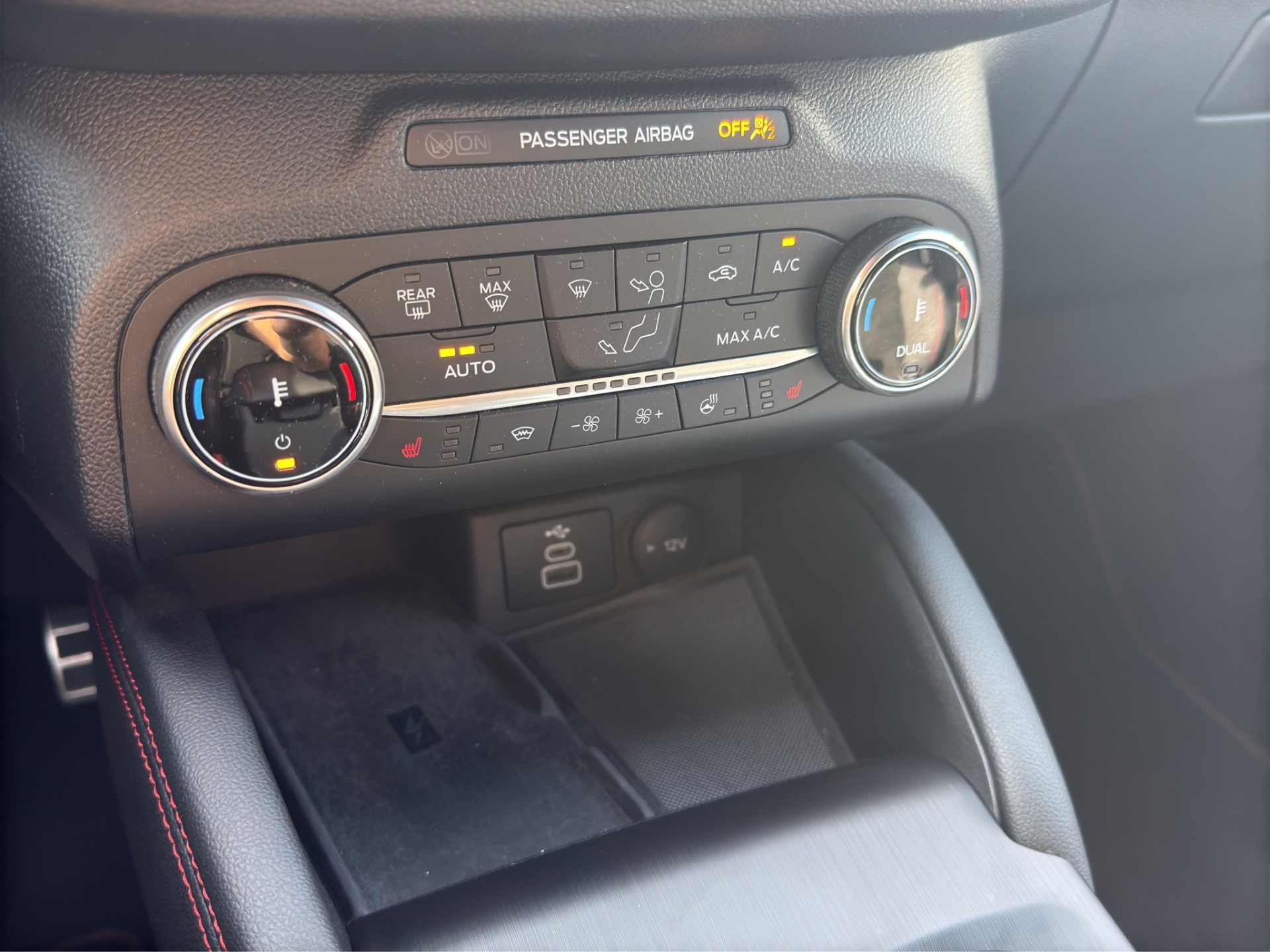 FORD Kuga 2.5 Plug-in Hybrid ST-Line X-image-12