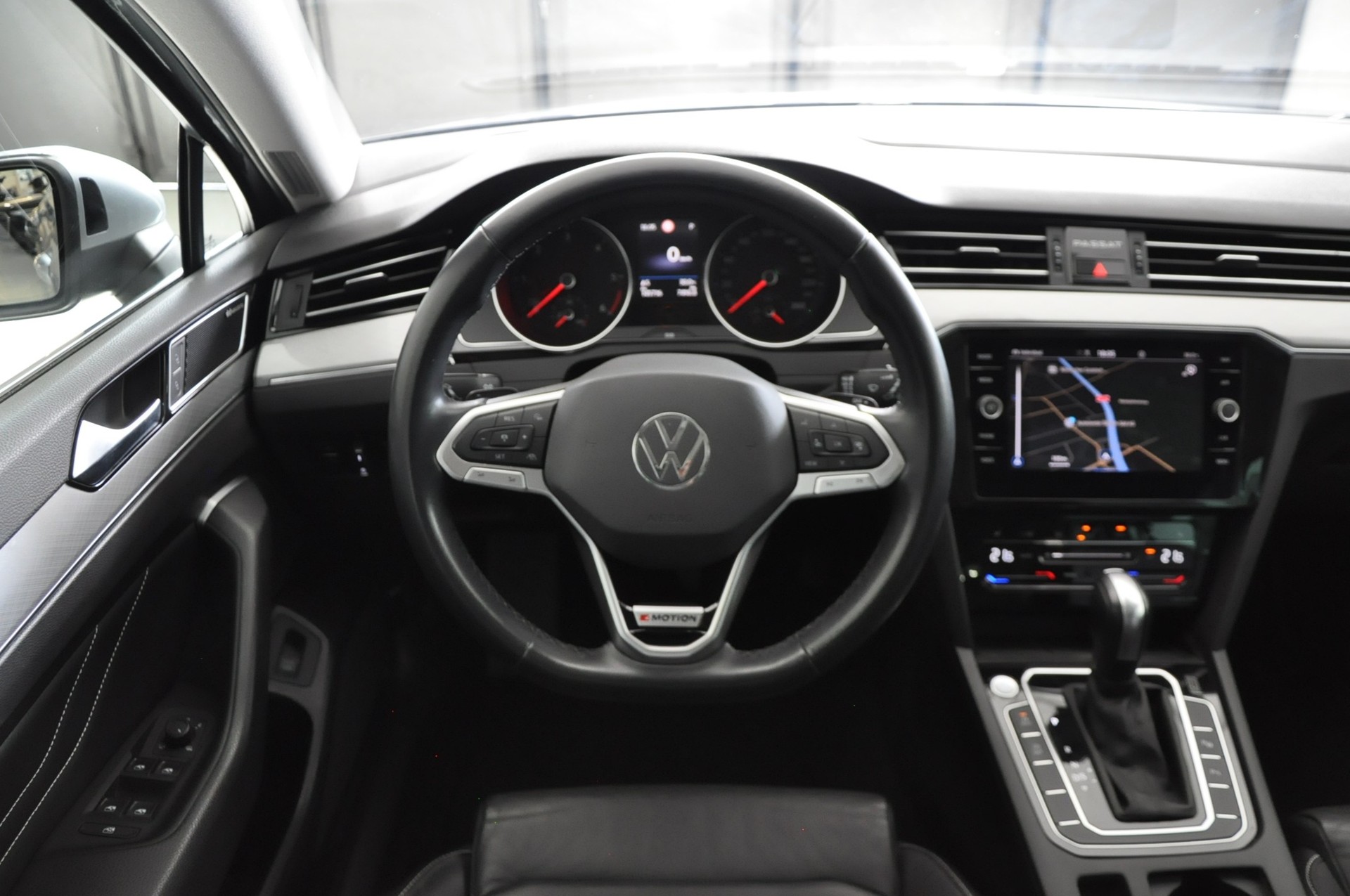 VW Passat 2.0 TDI BMT Business 4Motion DSG-image-19