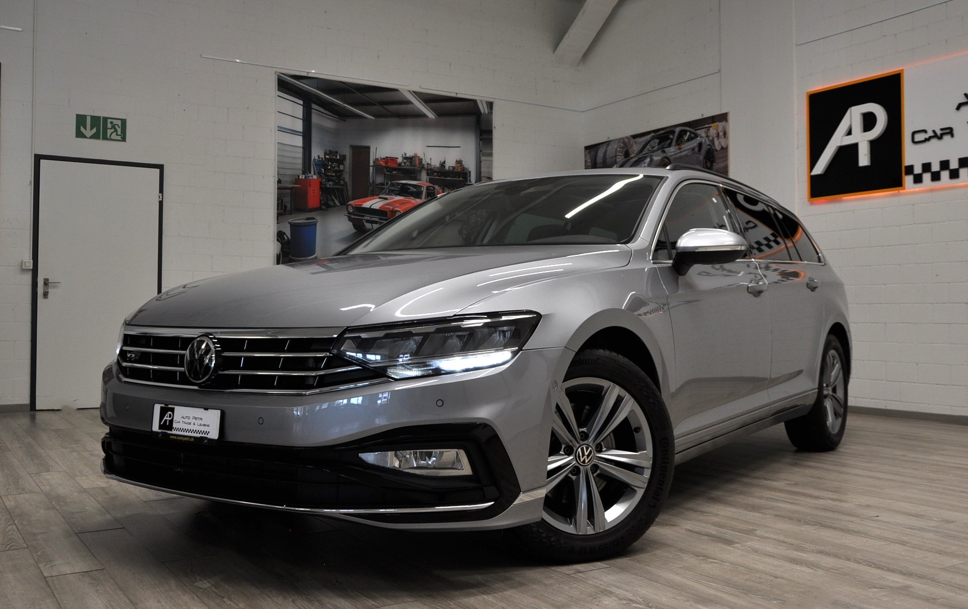 VW Passat 2.0 TDI BMT Business 4Motion DSG-showroom-element-1