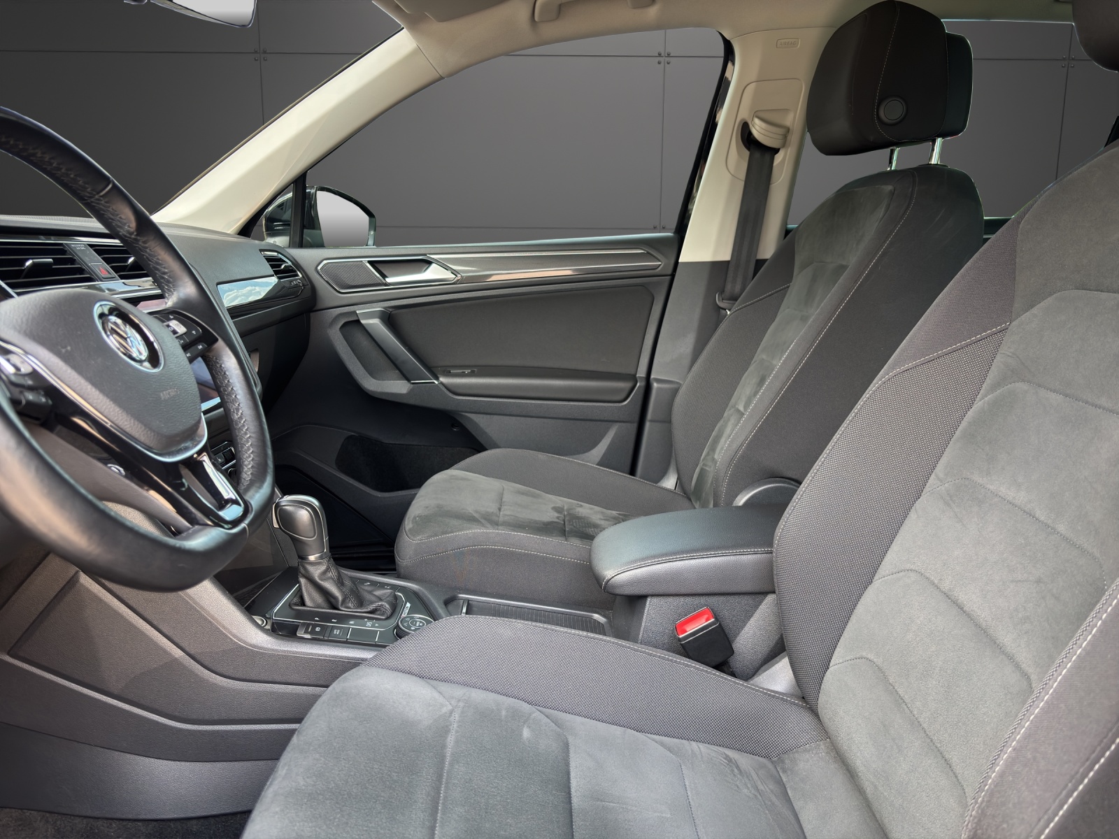 VW Tiguan 2.0TSI Highline 4Motion DSG-showroom-element-2