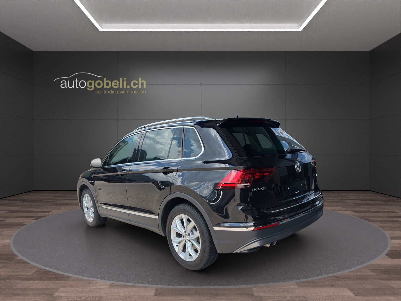 VW Tiguan 2.0TSI Highline 4Motion DSG-showroom-element-1