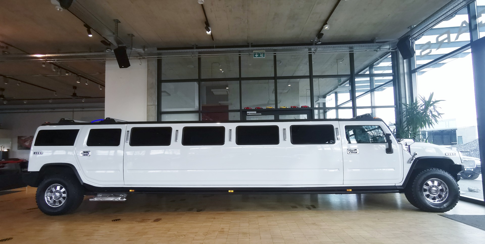 HUMMER H2 6.0 Stretchlimousine-image-2