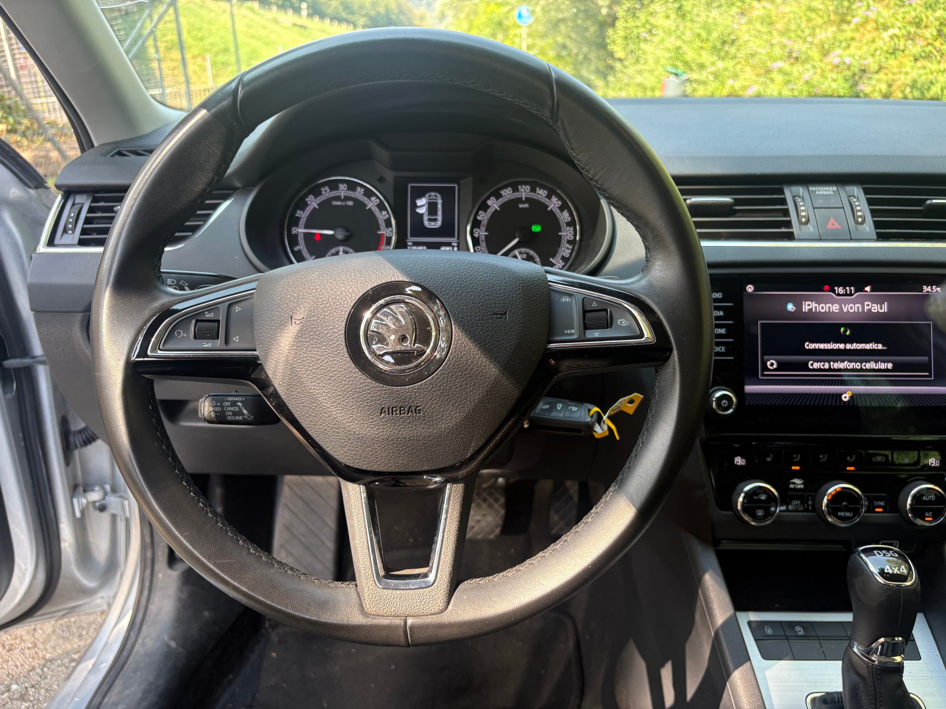 SKODA Octavia Combi 2.0 TDI Ambition 4x4 DSG-image-9