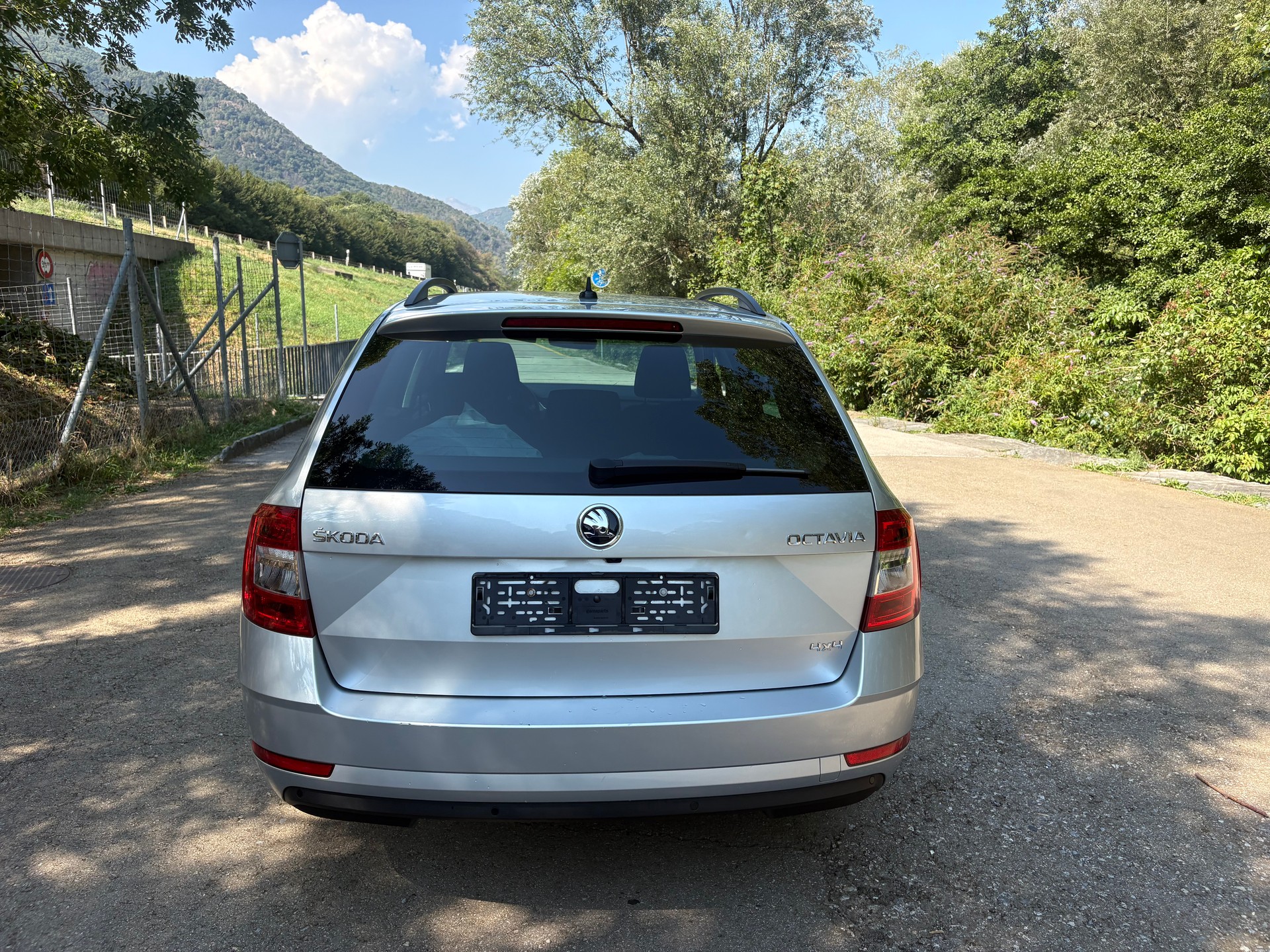 SKODA Octavia Combi 2.0 TDI Ambition 4x4 DSG-image-3