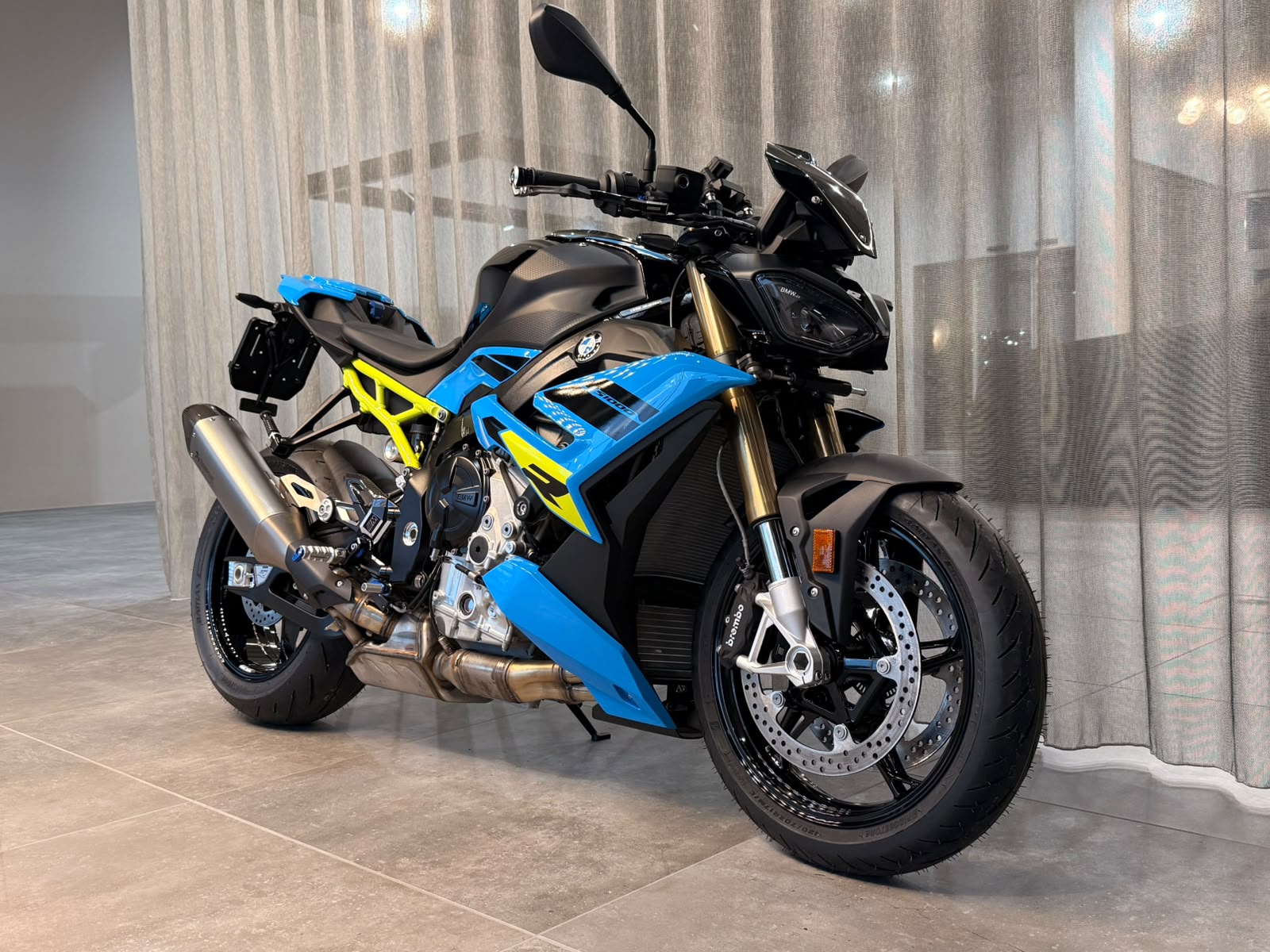 BMW S 1000 R-showroom-element-3
