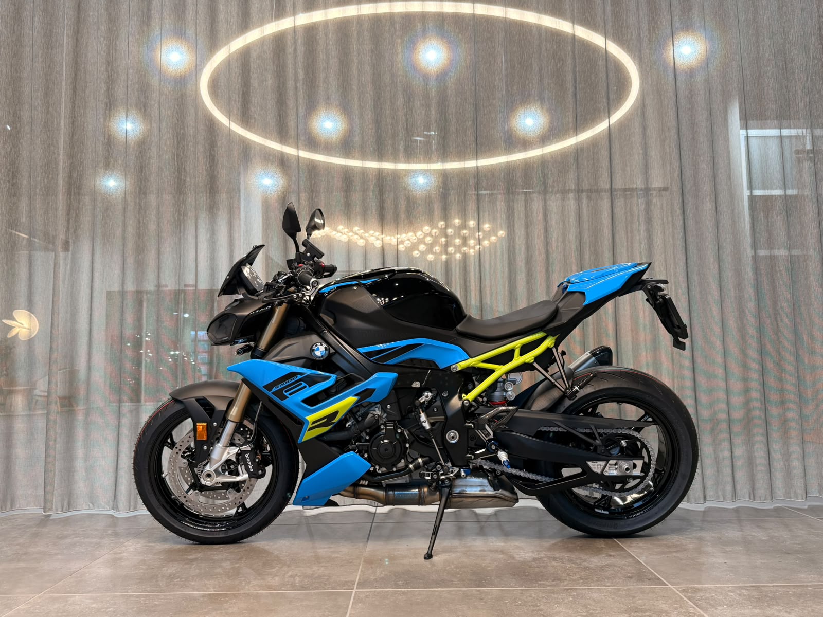 BMW S 1000 R-showroom-element-1
