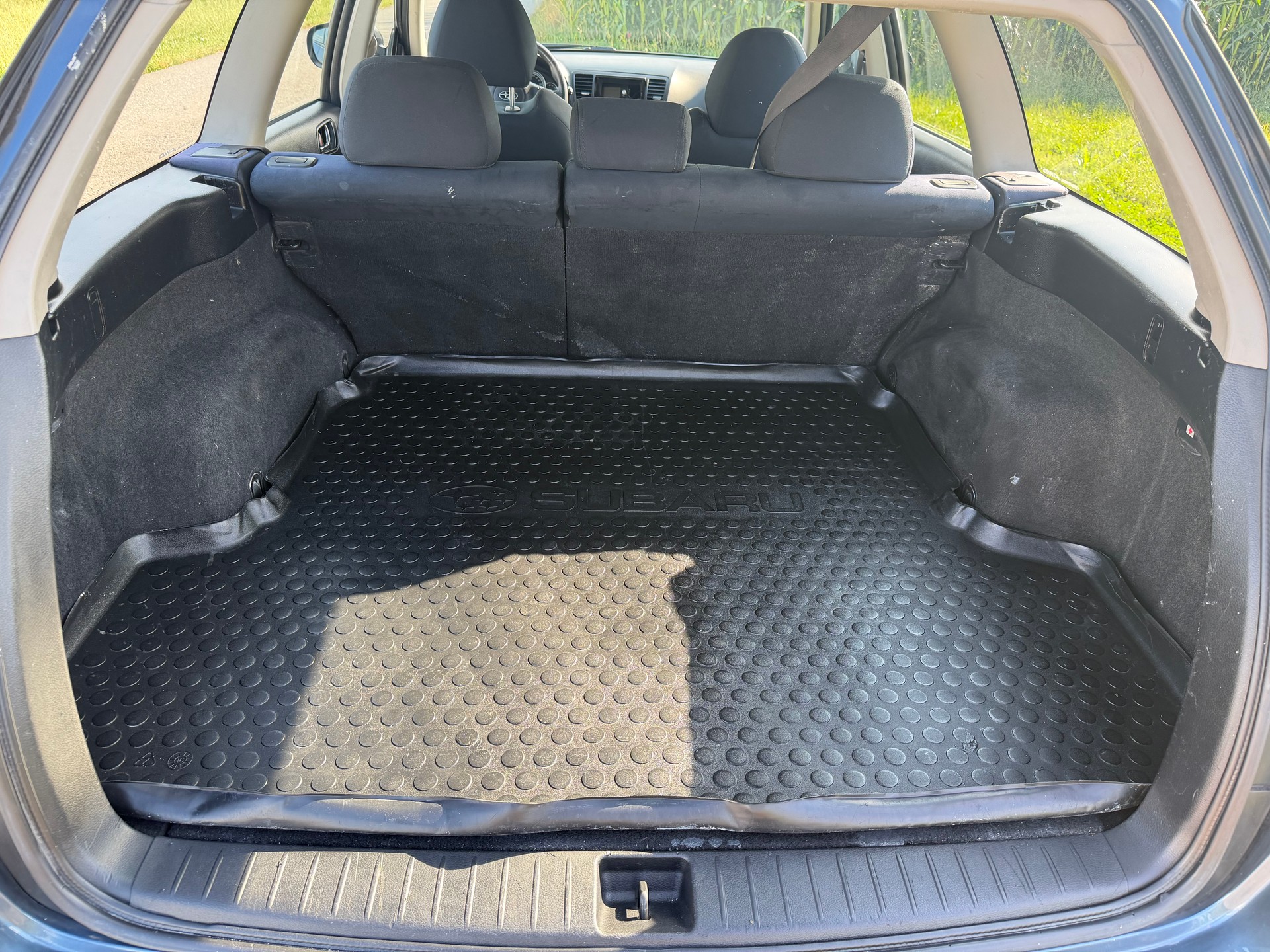 SUBARU Legacy 2.0i AWD Swiss-image-11