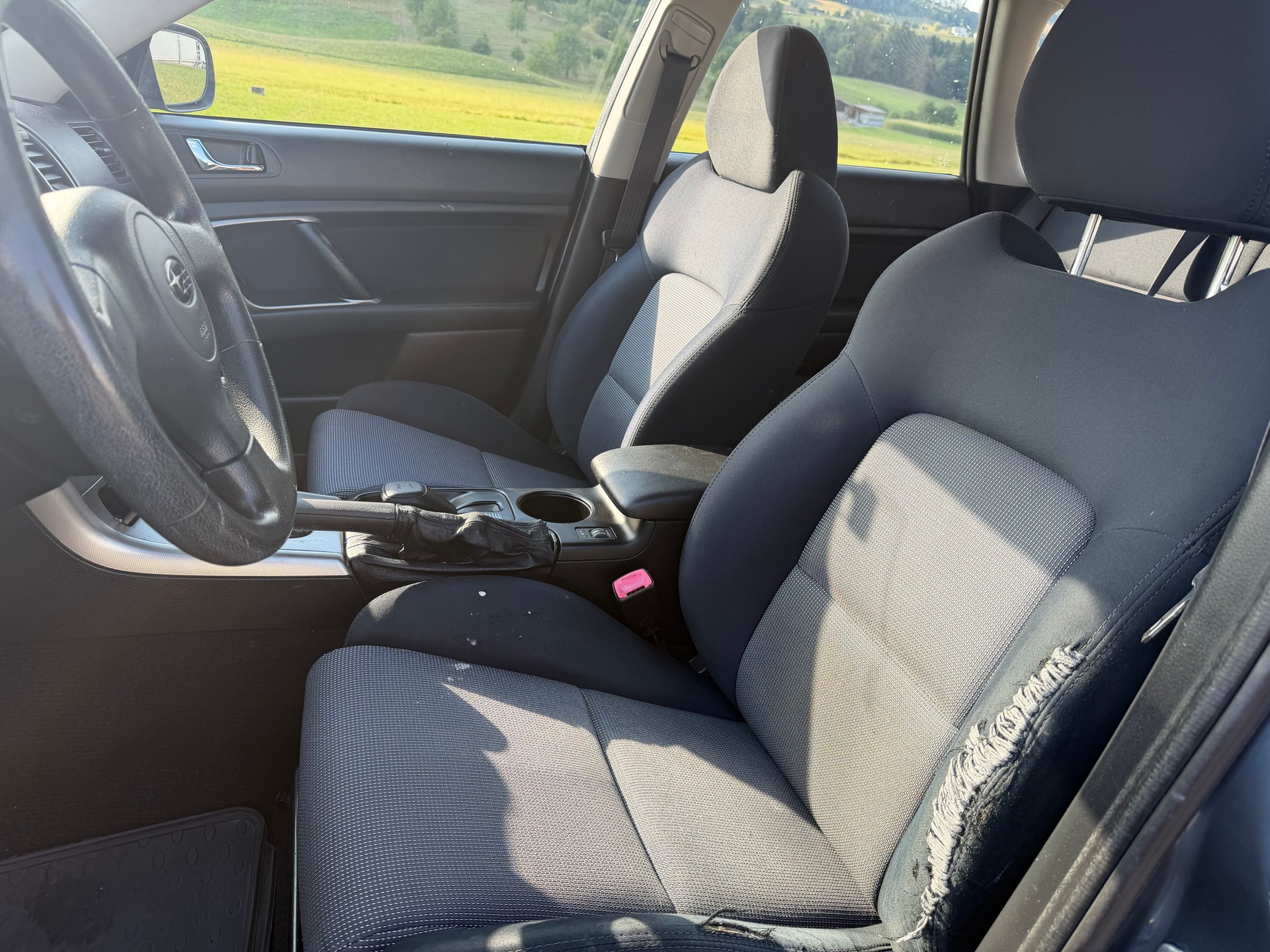 SUBARU Legacy 2.0i AWD Swiss-image-9