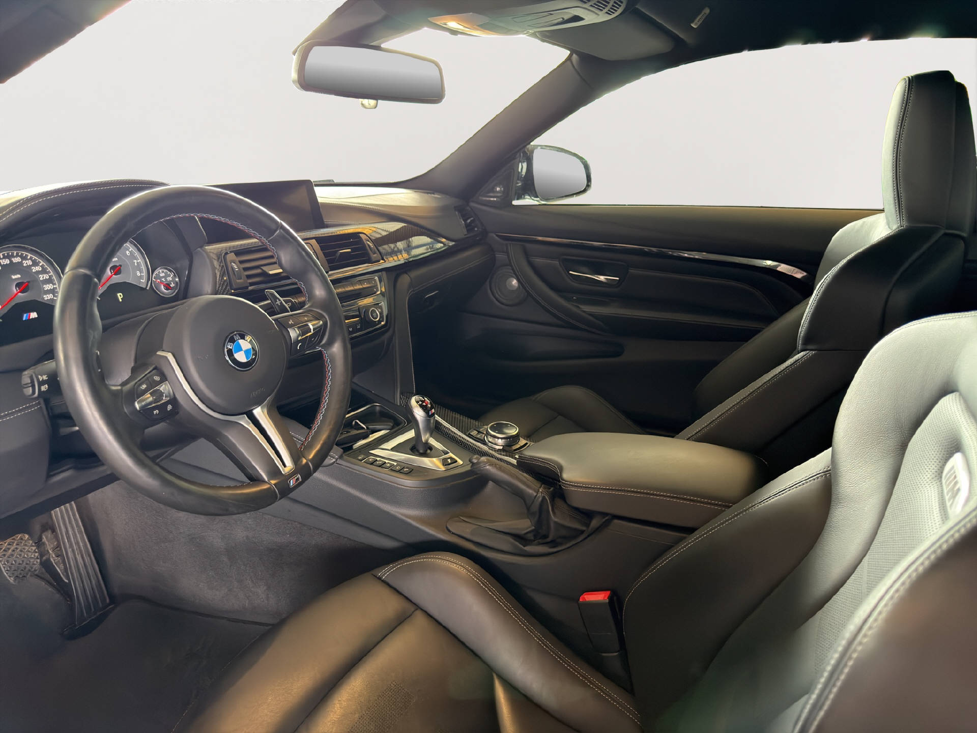 BMW M4 Coupé-image-10