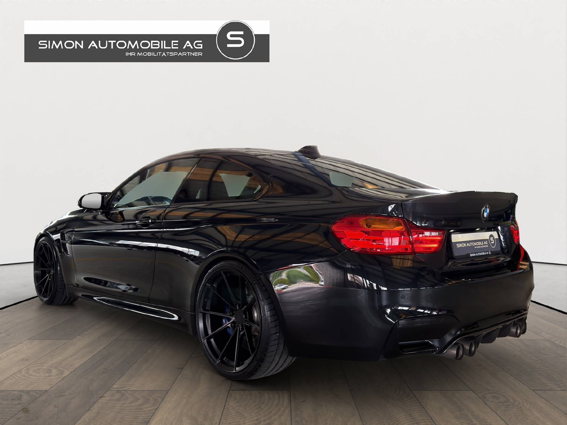 BMW M4 Coupé-showroom-element-3