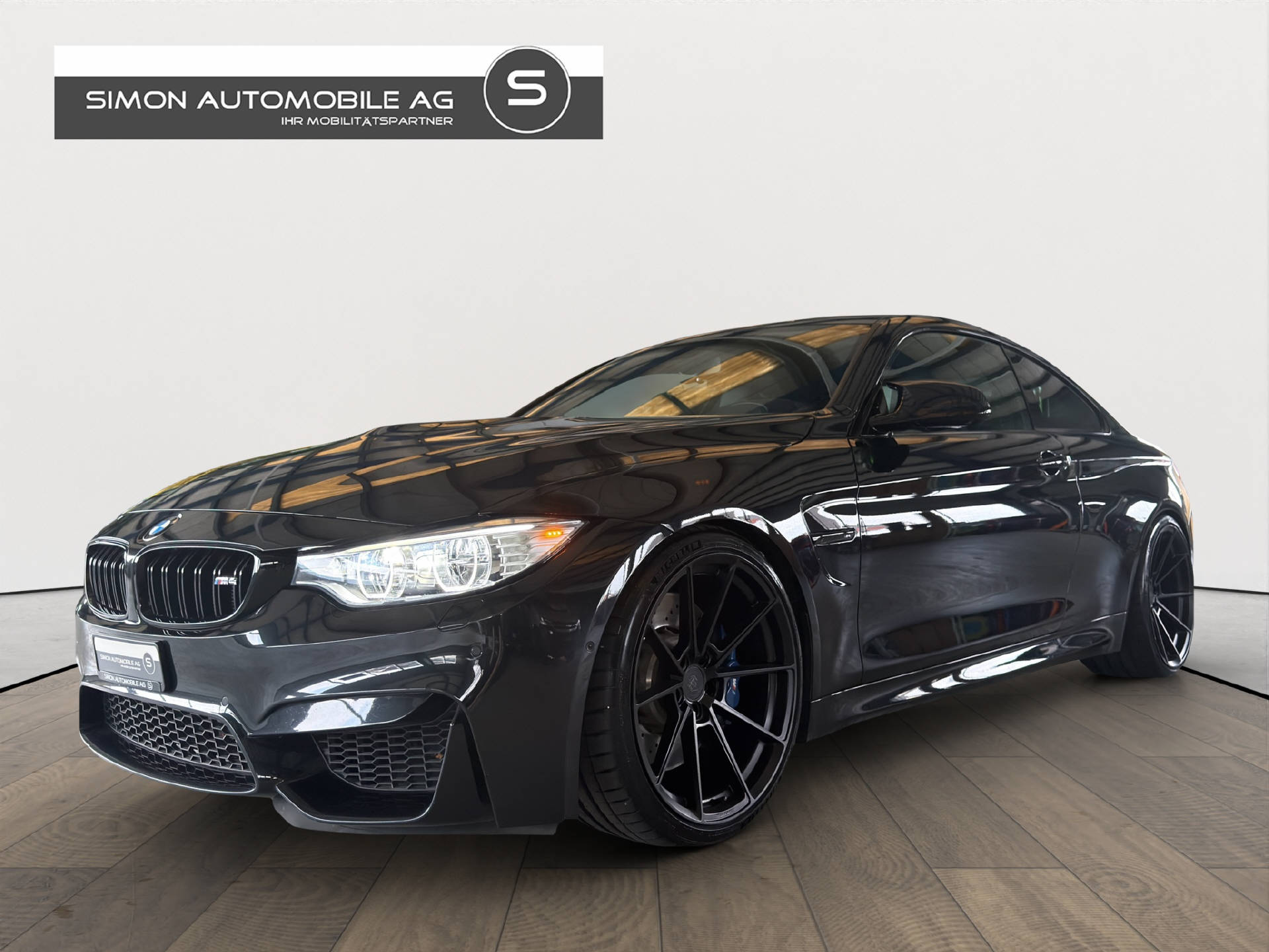 BMW M4 Coupé-showroom-element-1