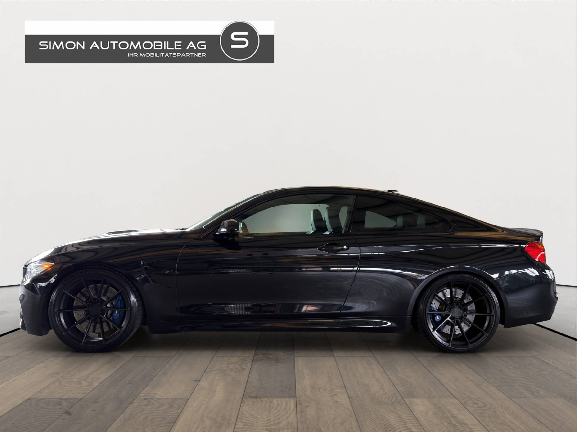 BMW M4 Coupé-showroom-element-2