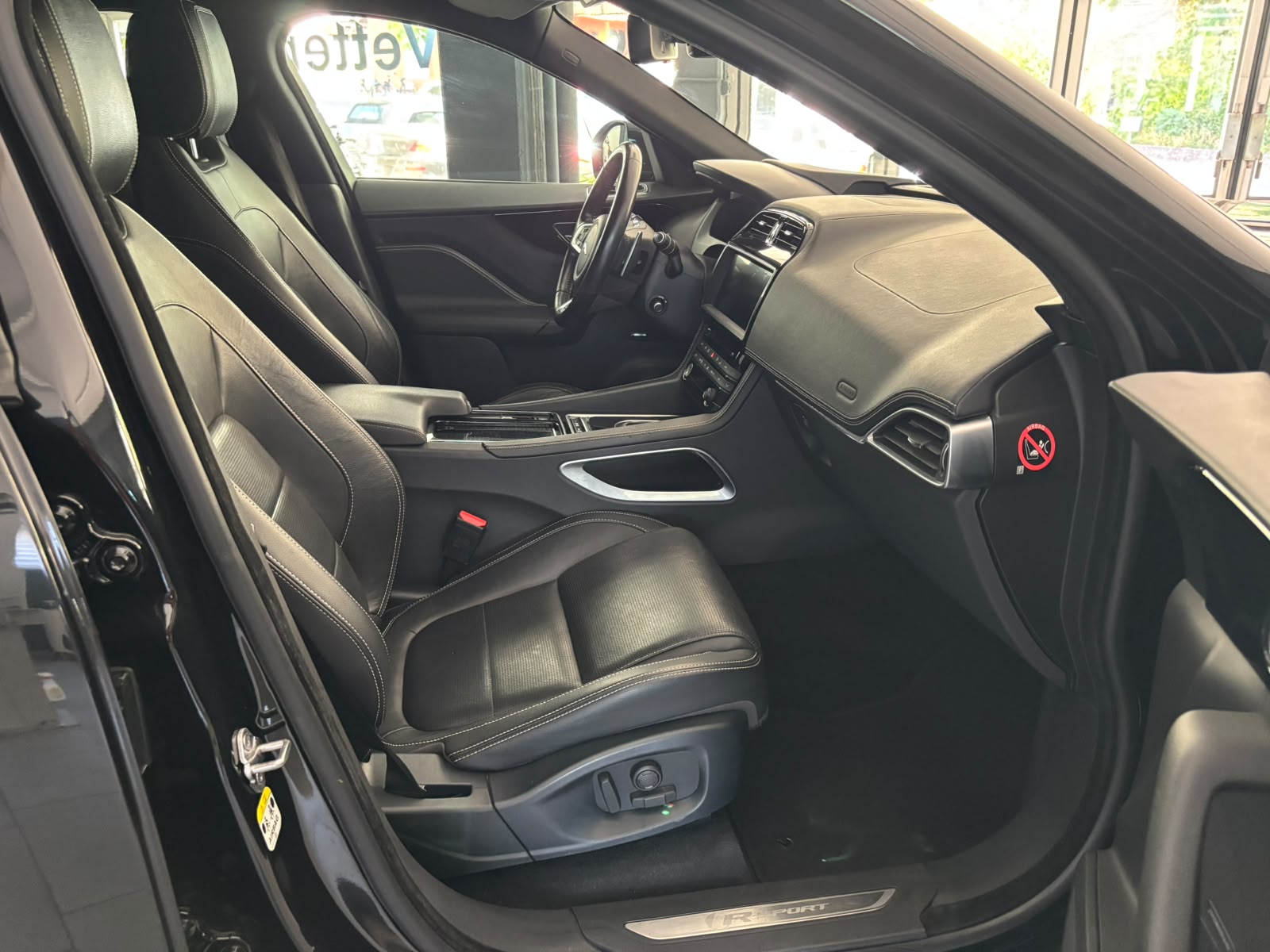 JAGUAR F-Pace 2.0d R-Sport AWD Automatik-image-6