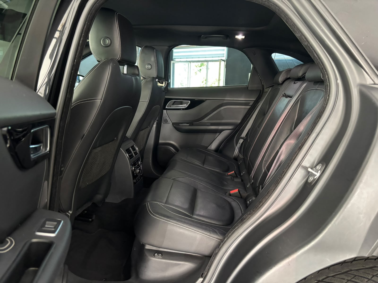 JAGUAR F-Pace 2.0d R-Sport AWD Automatik-image-9