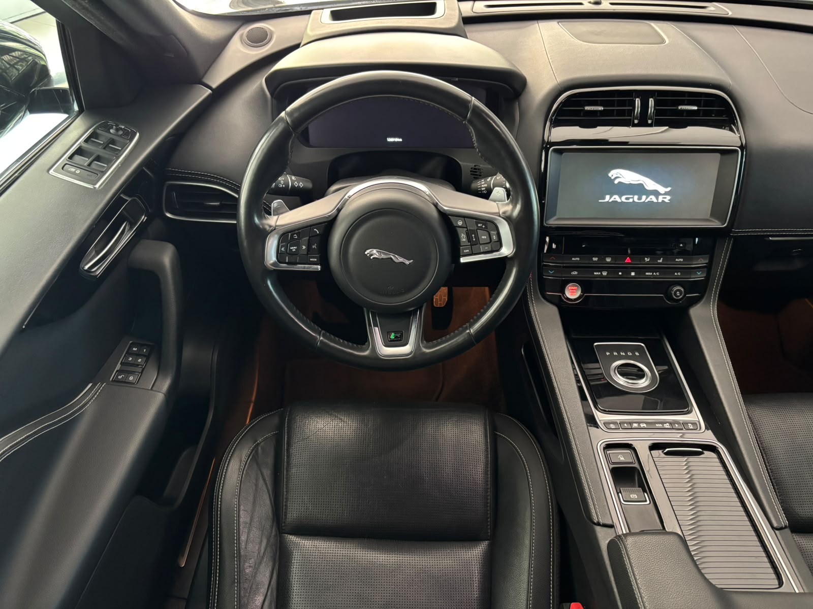 JAGUAR F-Pace 2.0d R-Sport AWD Automatik-image-8