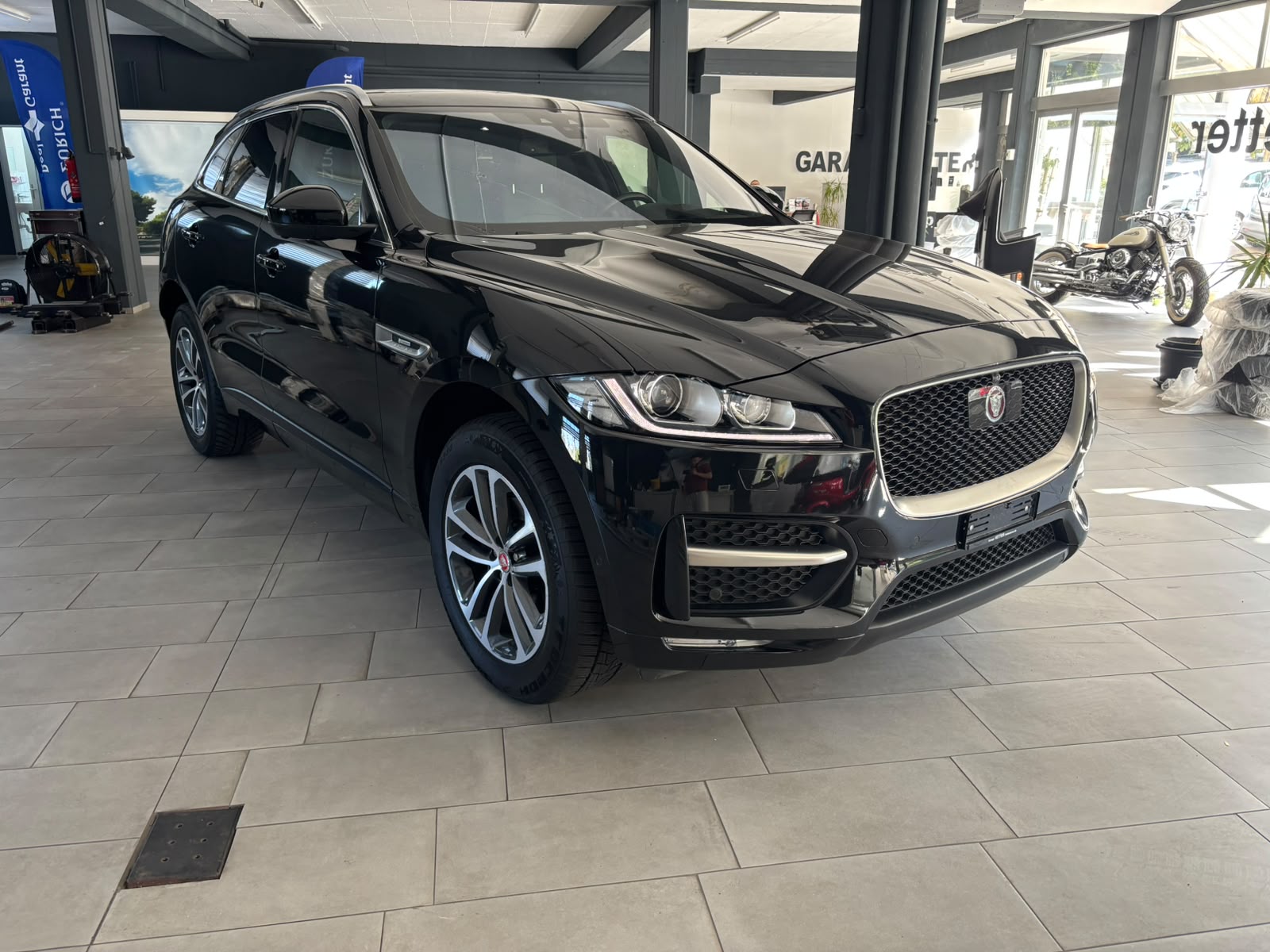 JAGUAR F-Pace 2.0d R-Sport AWD Automatik-image-1