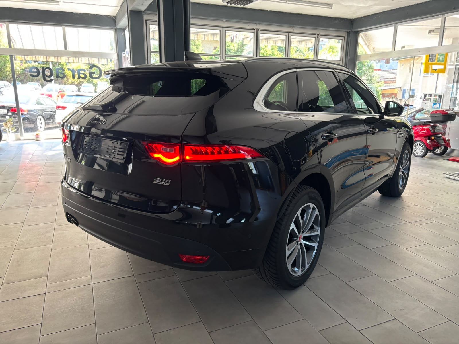 JAGUAR F-Pace 2.0d R-Sport AWD Automatik-image-2