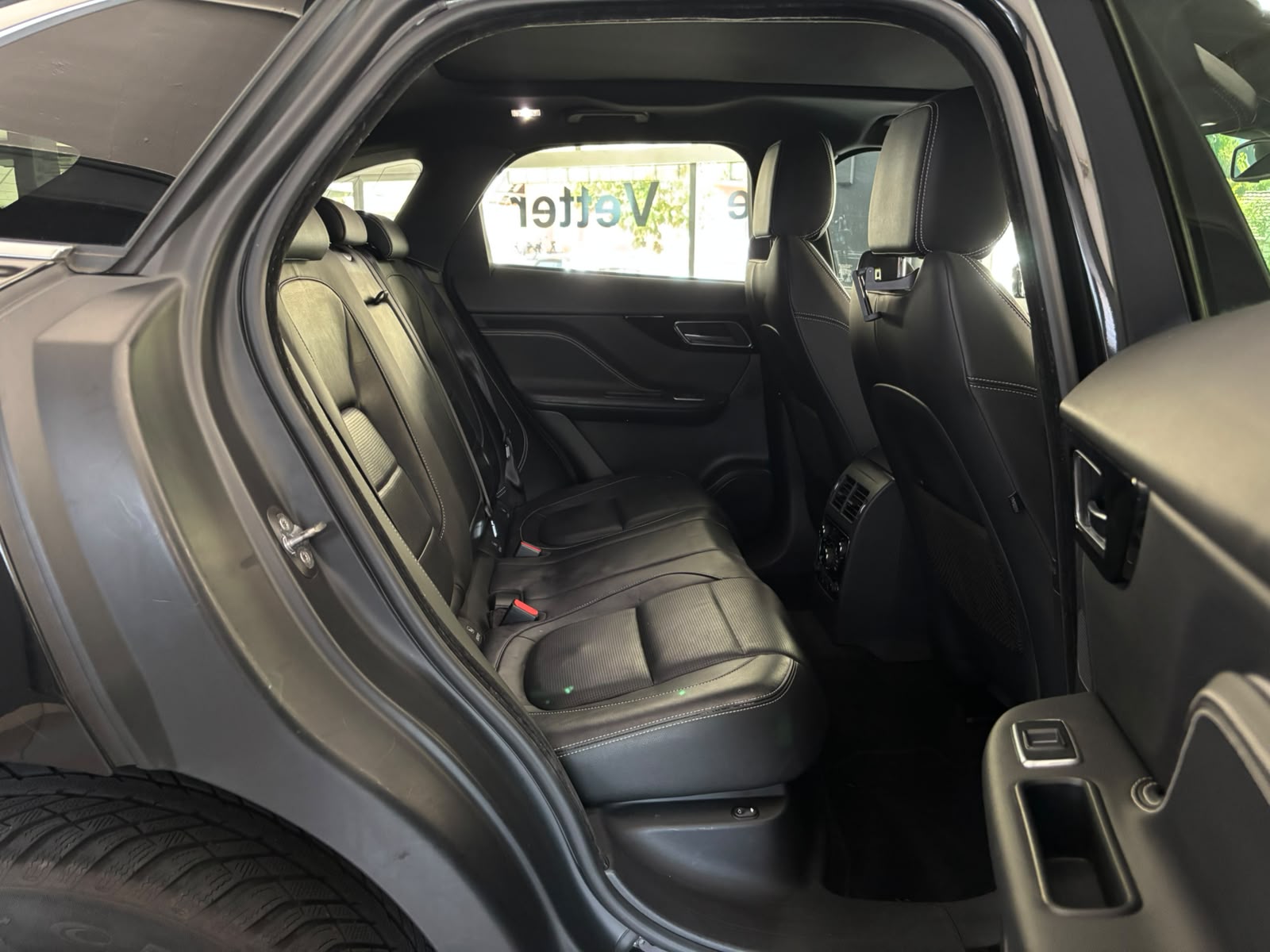 JAGUAR F-Pace 2.0d R-Sport AWD Automatik-image-10