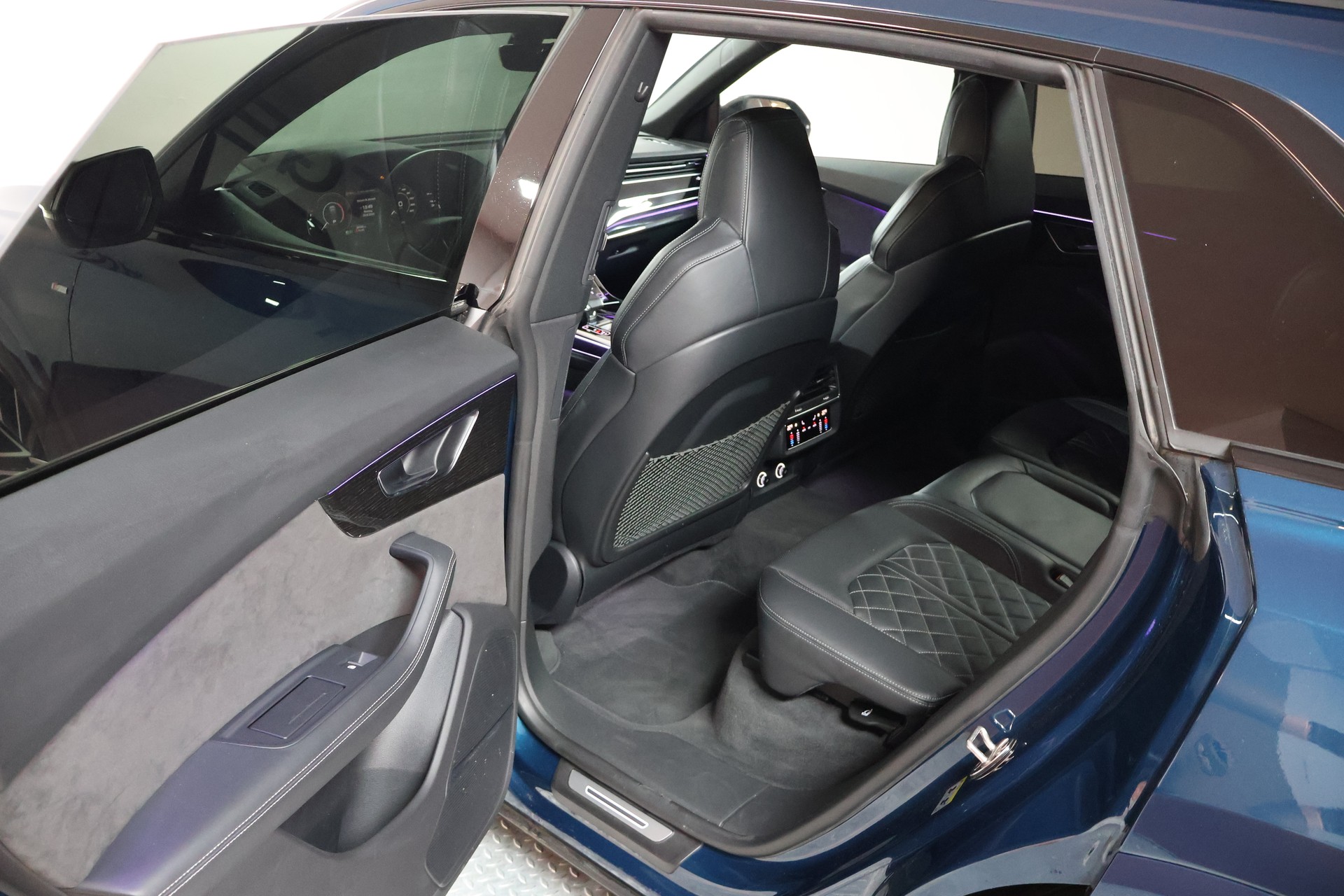 AUDI Q8 50 TDI quattro tiptronic-image-18