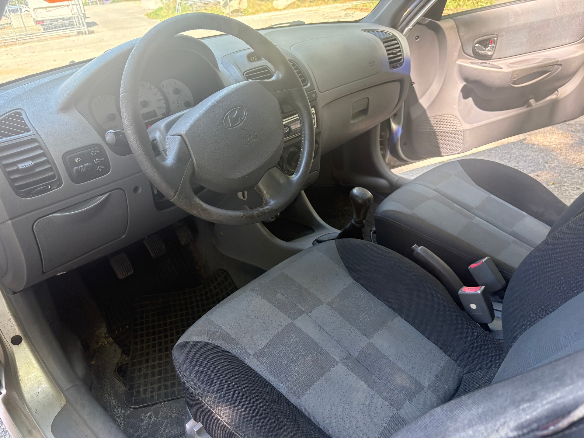 HYUNDAI Accent 1.6 Fun-image-8