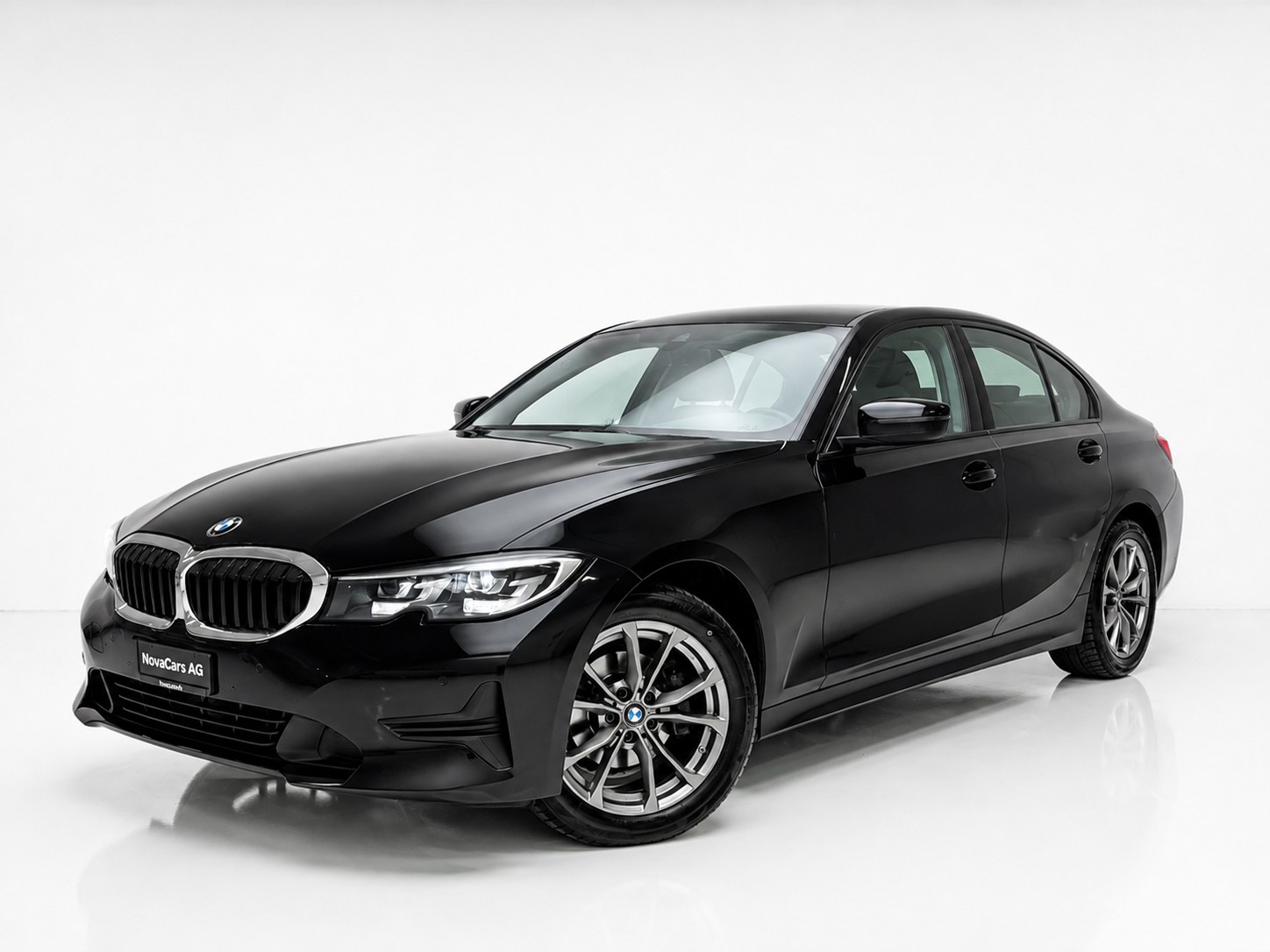 BMW 318i Business Pro-showroom-element-1