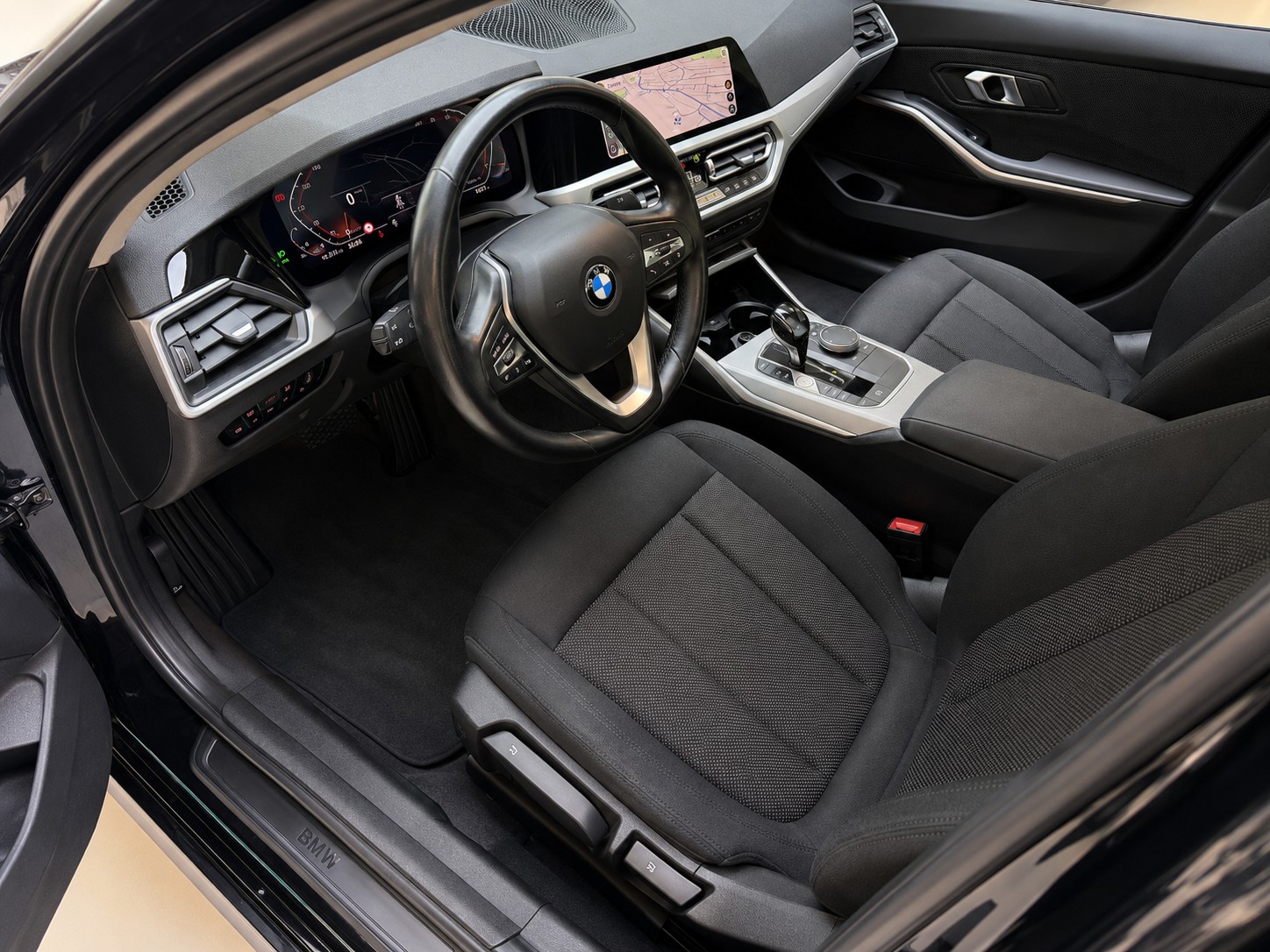 BMW 318i Business Pro-image-11