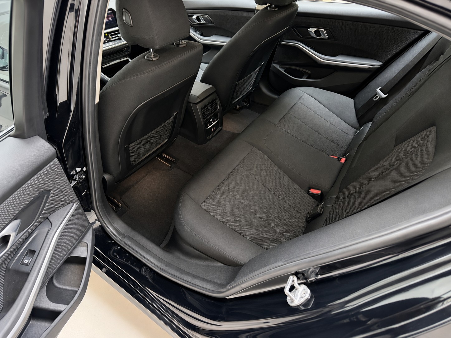BMW 318i Business Pro-image-13
