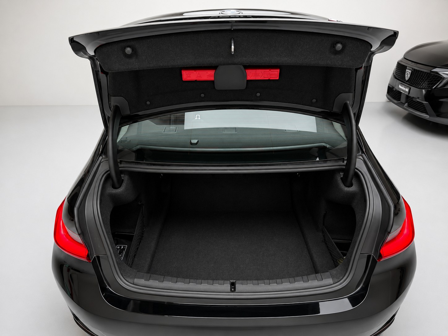 BMW 318i Business Pro-image-14