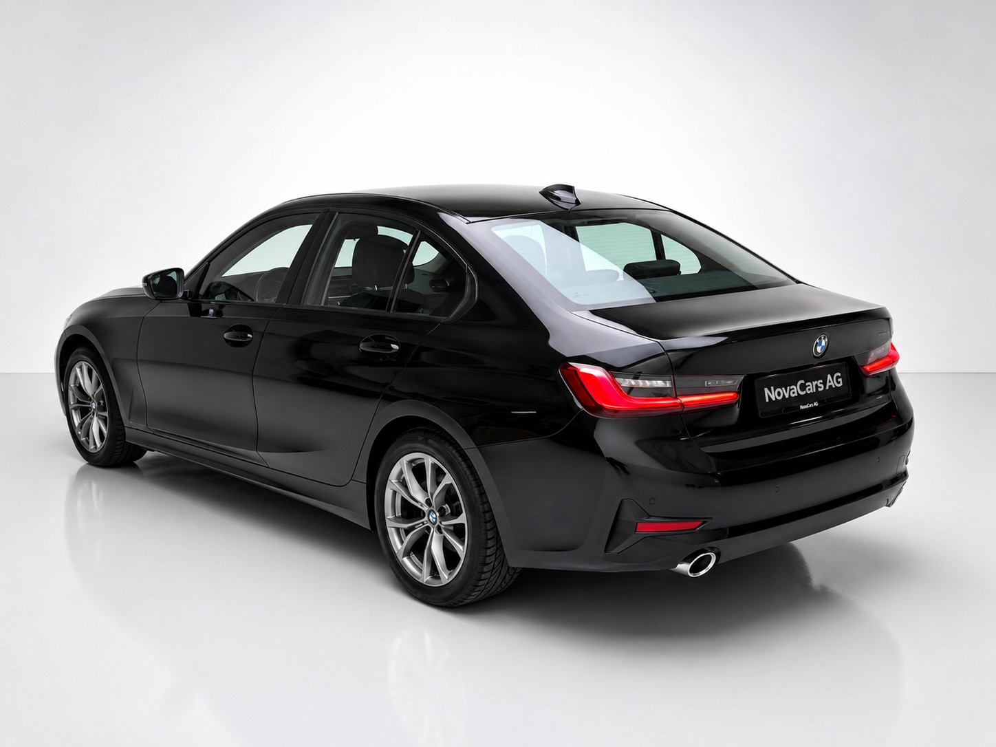 BMW 318i Business Pro-showroom-element-3