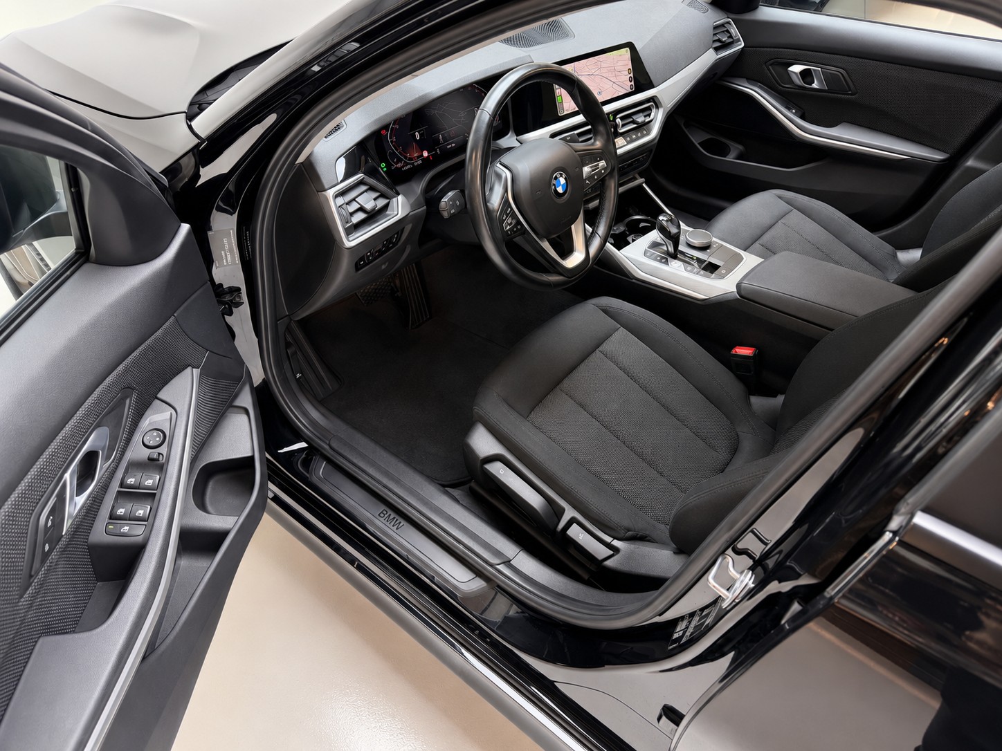 BMW 318i Business Pro-image-10
