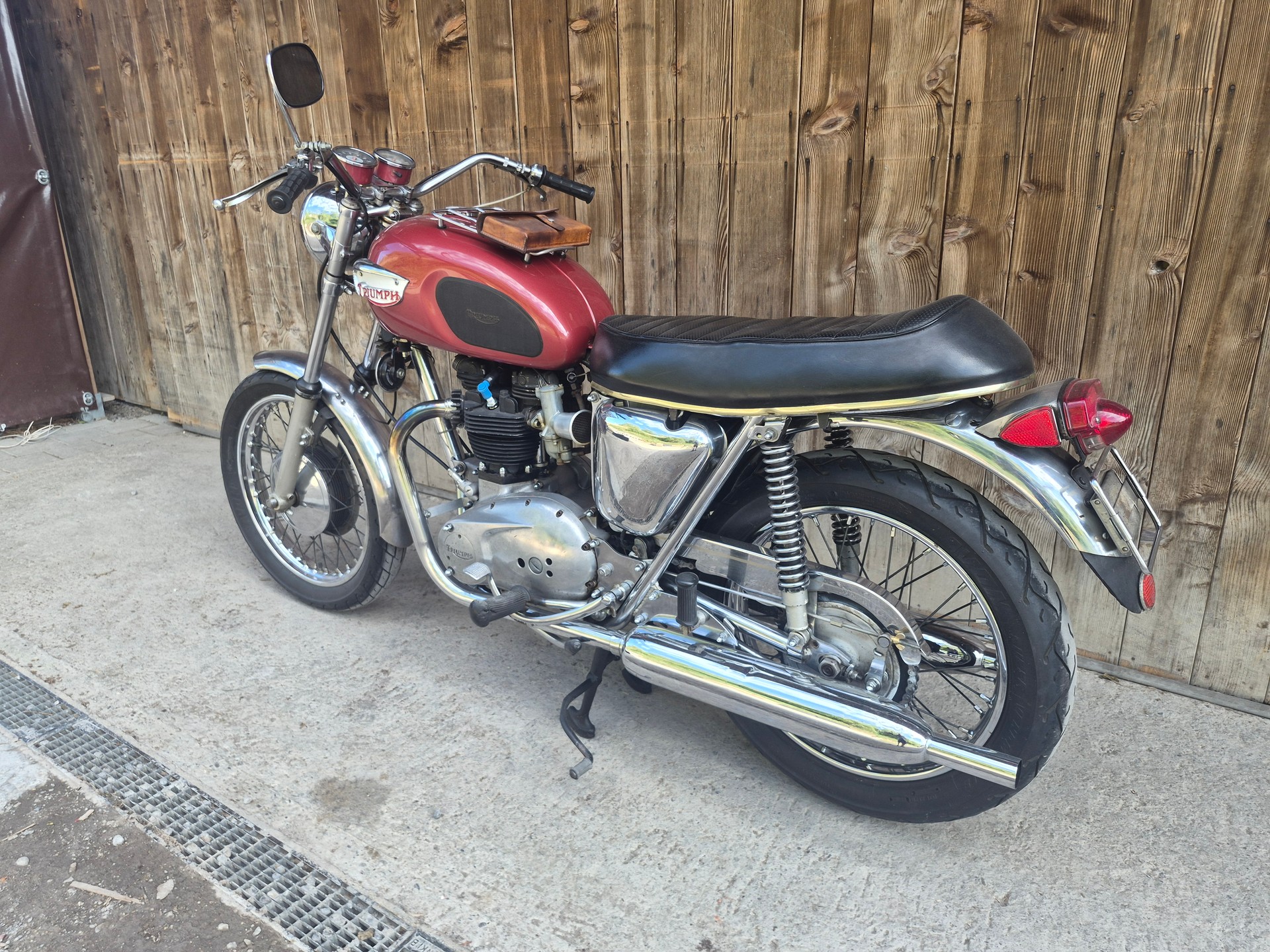 TRIUMPH T120-image-2
