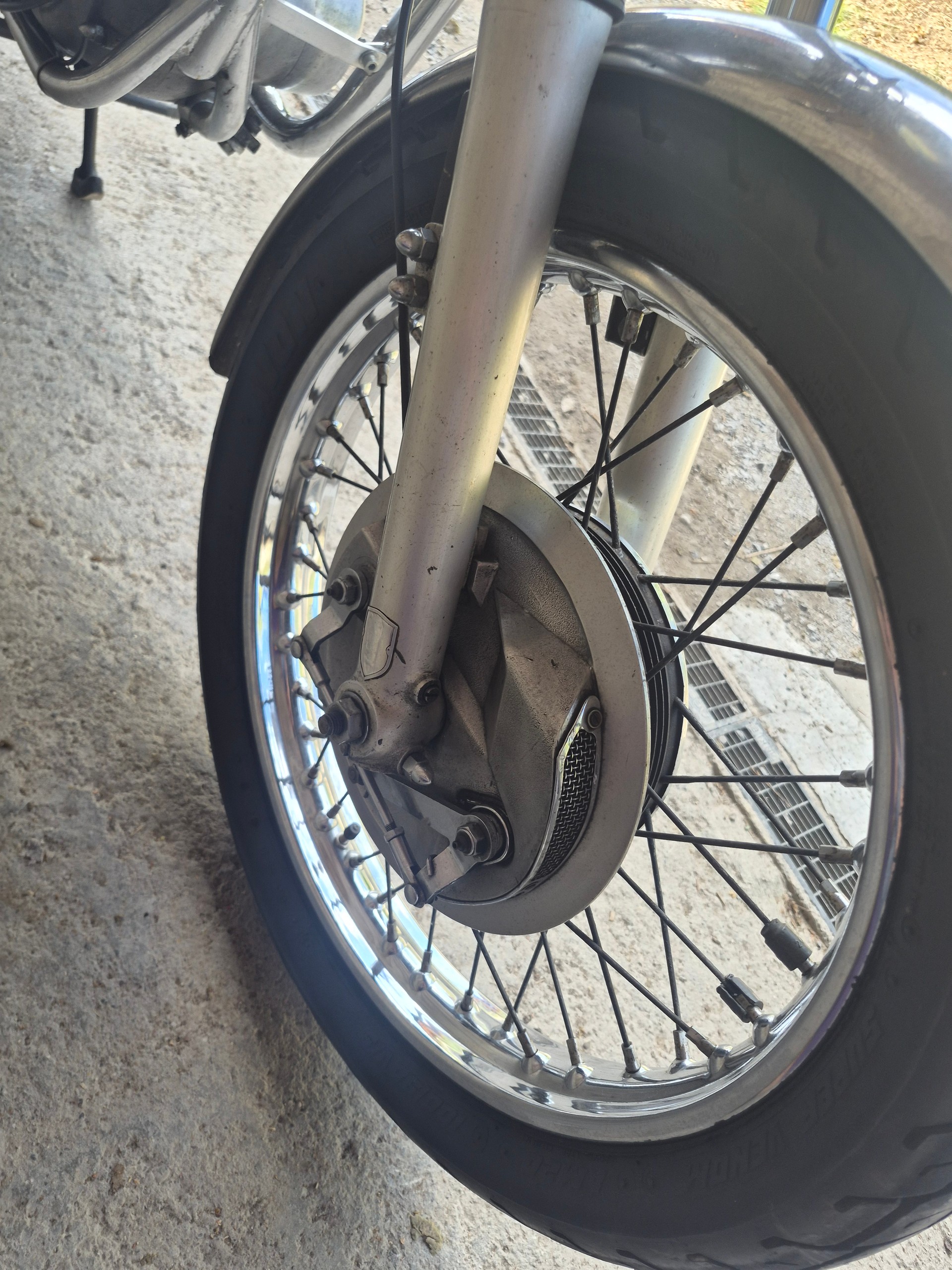TRIUMPH T120-image-10