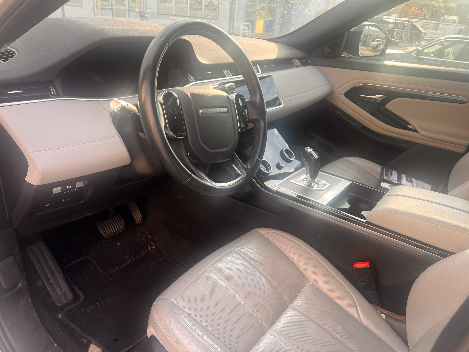 LAND ROVER Range Rover Evoque R-Dynamic D 180 AT9-image-10