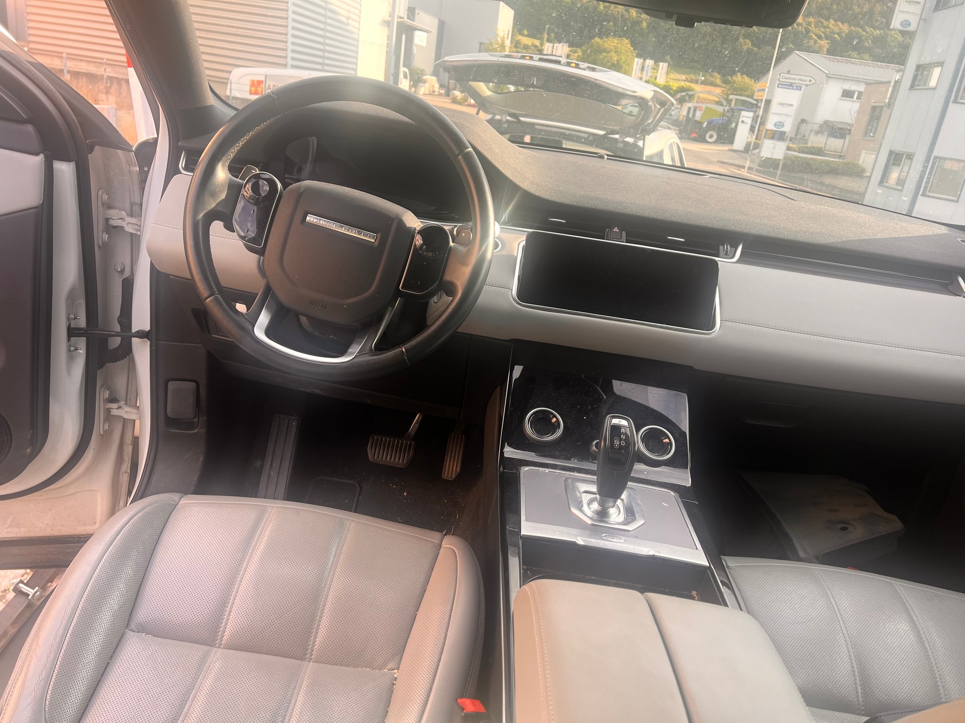 LAND ROVER Range Rover Evoque R-Dynamic D 180 AT9-image-9
