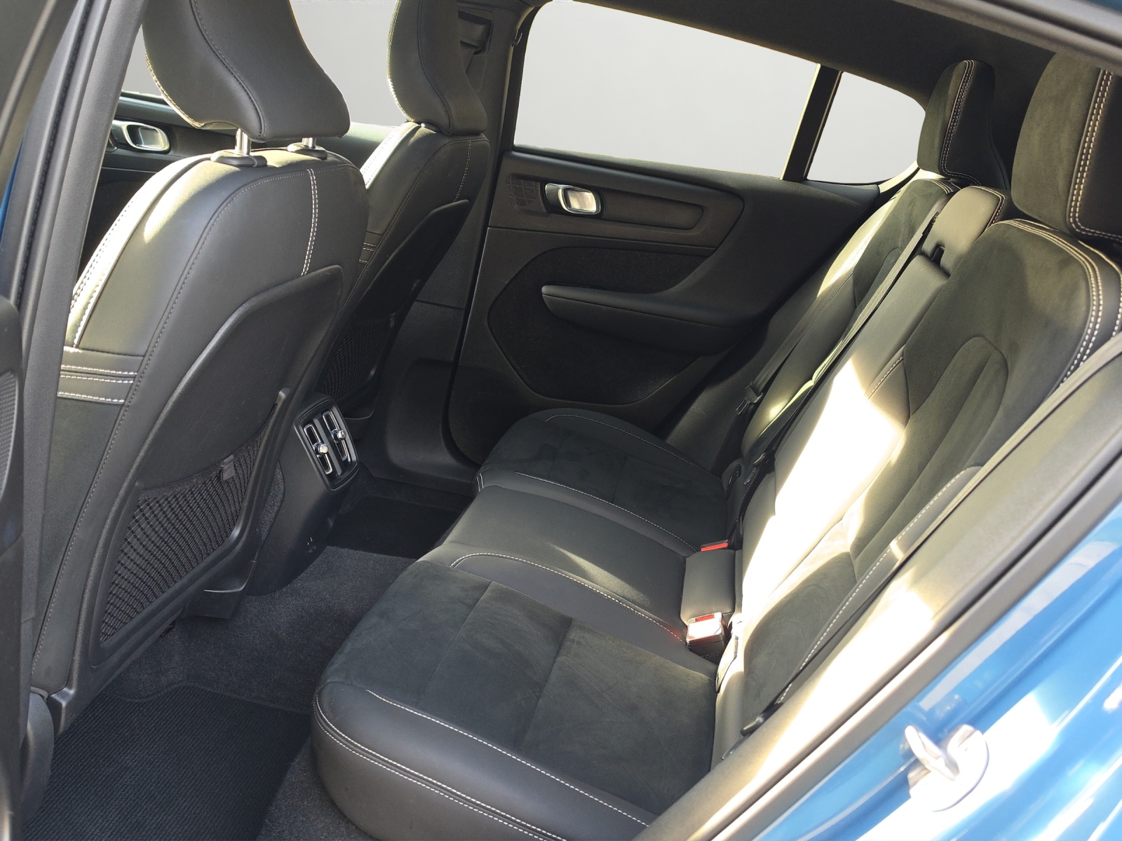 VOLVO C40 P8 Twin Recharge AWD-image-6